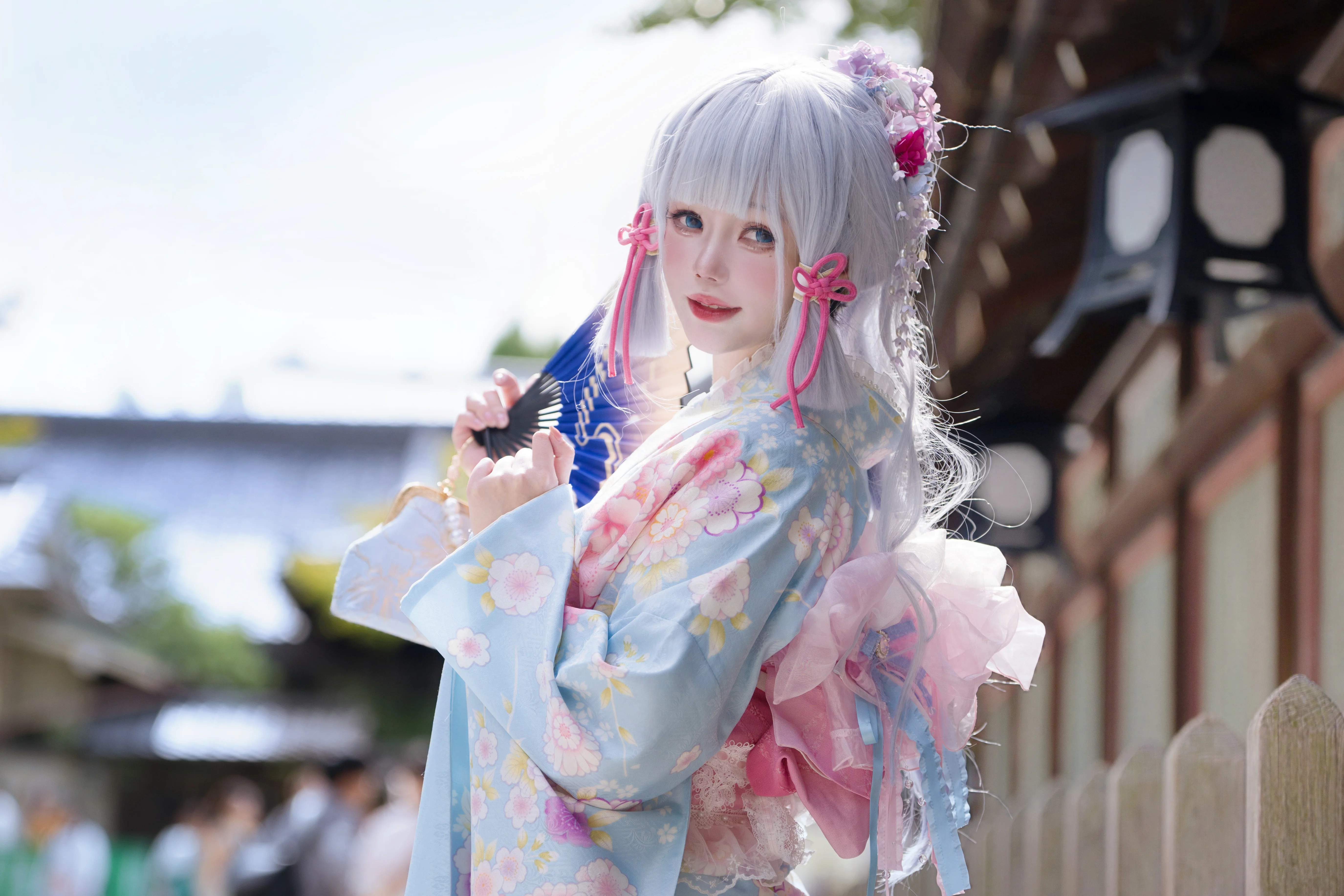 【神裡綾華cos】五分鐘京都街頭抓拍，藍粉振袖配銀髮
