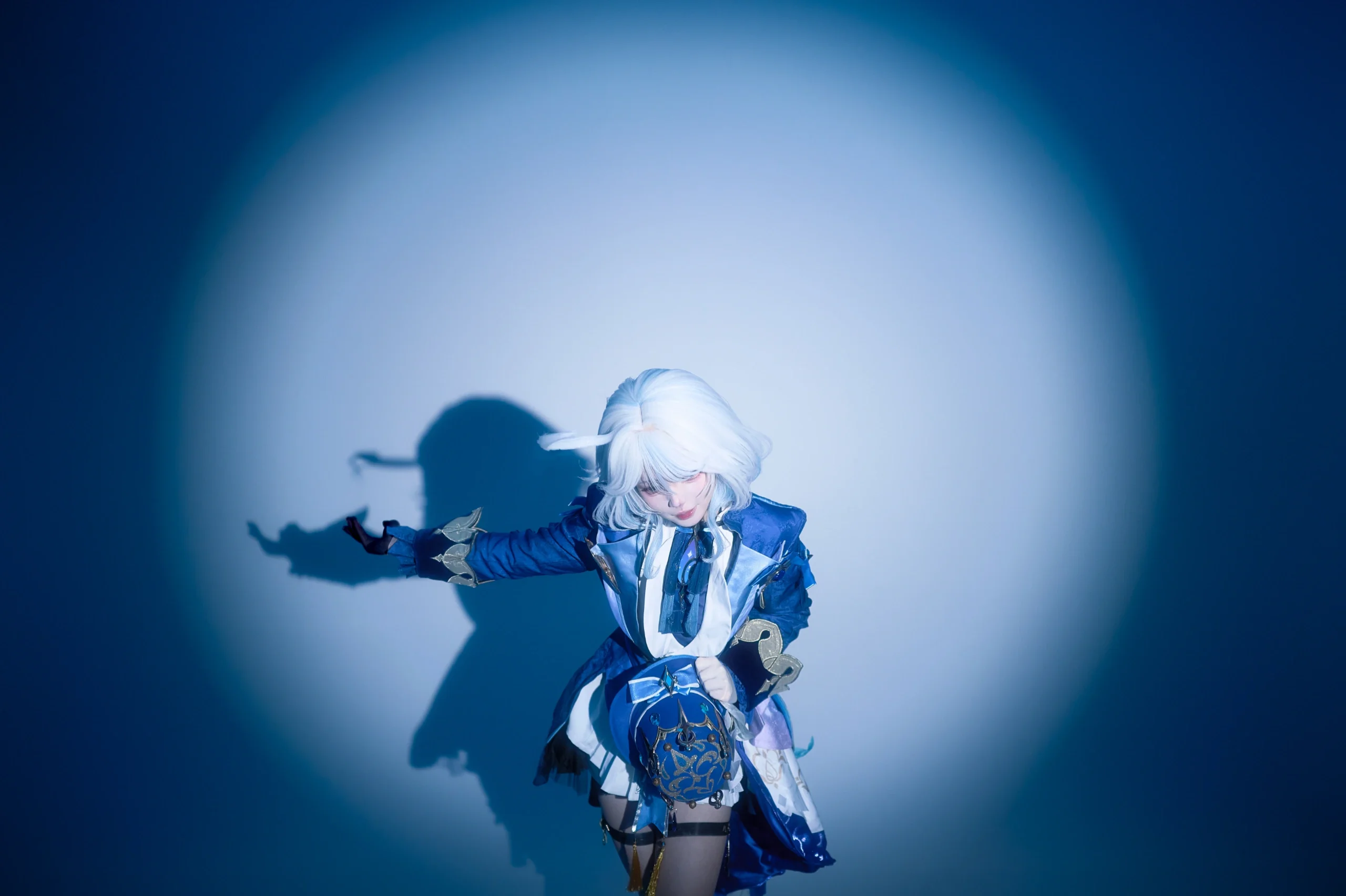 【芙宁娜cos】在光影中沉淀，用情感去共鸣 - 第 10 张