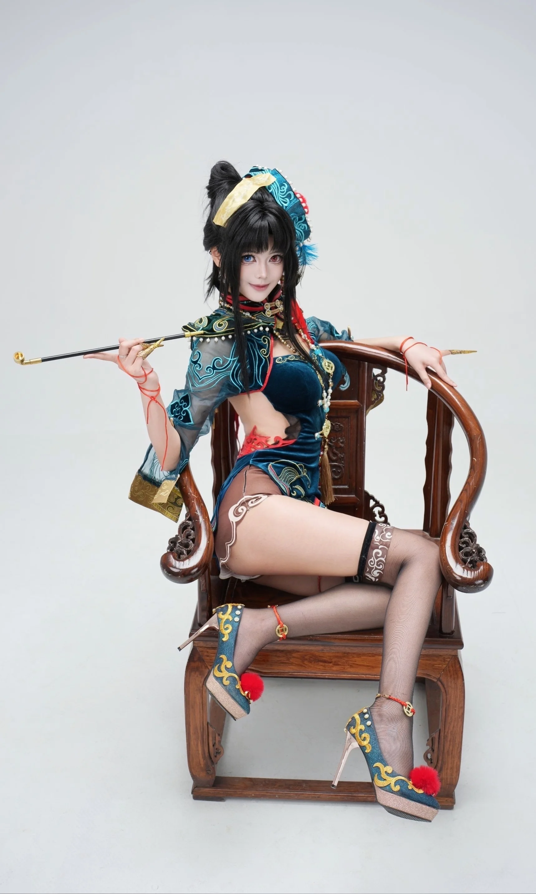 【玉玲珑cos】永劫无间里的灵动身影，白棚单腿站姿挑战 - 第 3 张