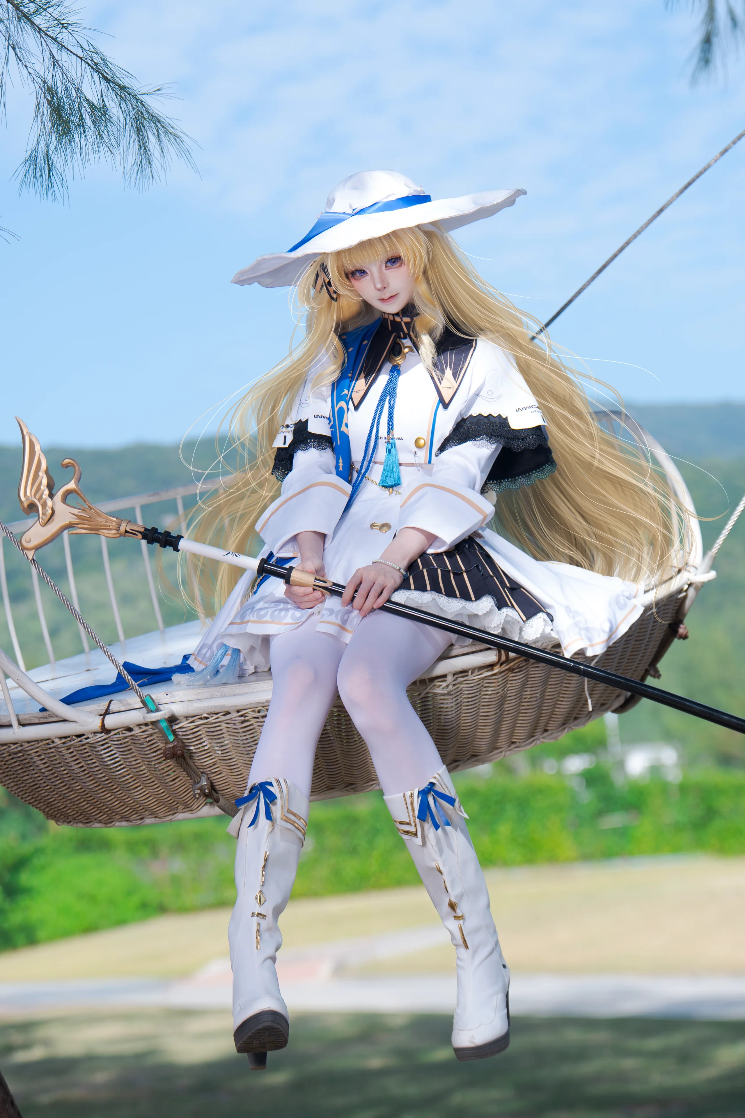 【フィービー コスプレ】鳴潮の約束、青空の下の屋外用ブランコ