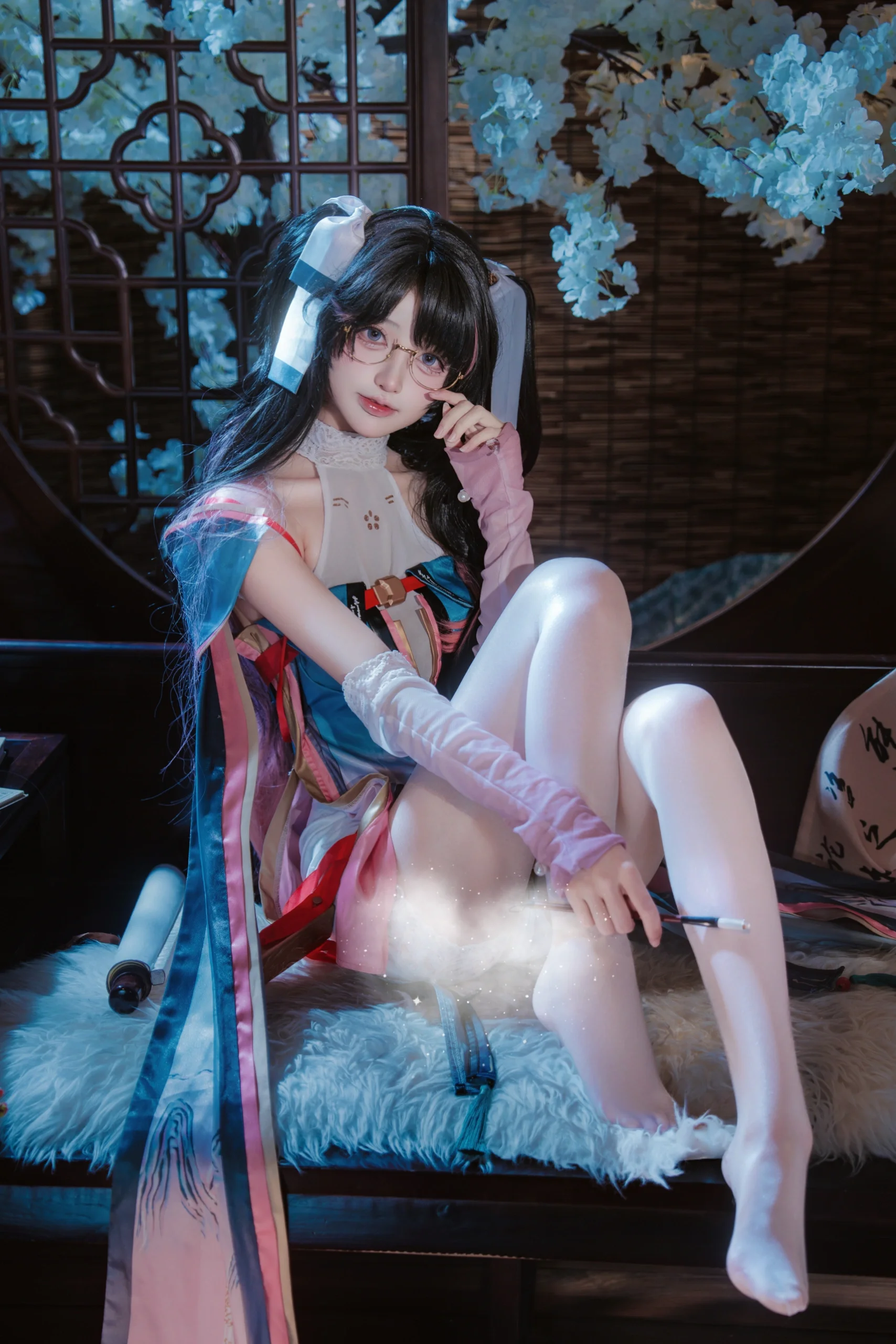 【折枝 コスプレ】鳴潮の眼鏡っ娘、知的な気品と幻想的な美しさの共存