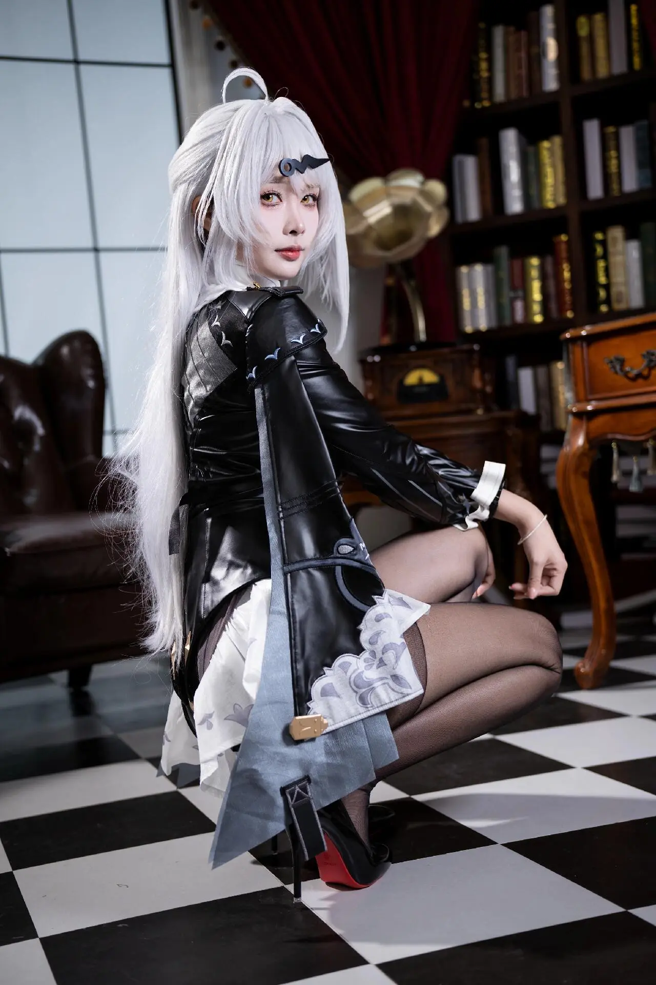 【仪玄cos】在《绝区零》的世界中，捕捉那份冷冽的优雅 - 第 3 张