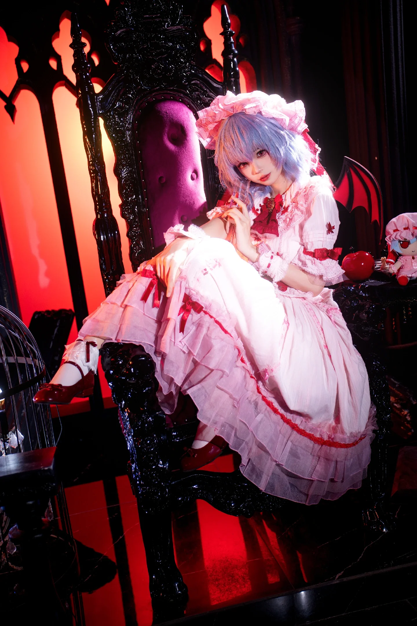 [Remilia cosplay] The Scarlet Devil of Touhou Project: Majesty on the Gothic Throne - Image 1