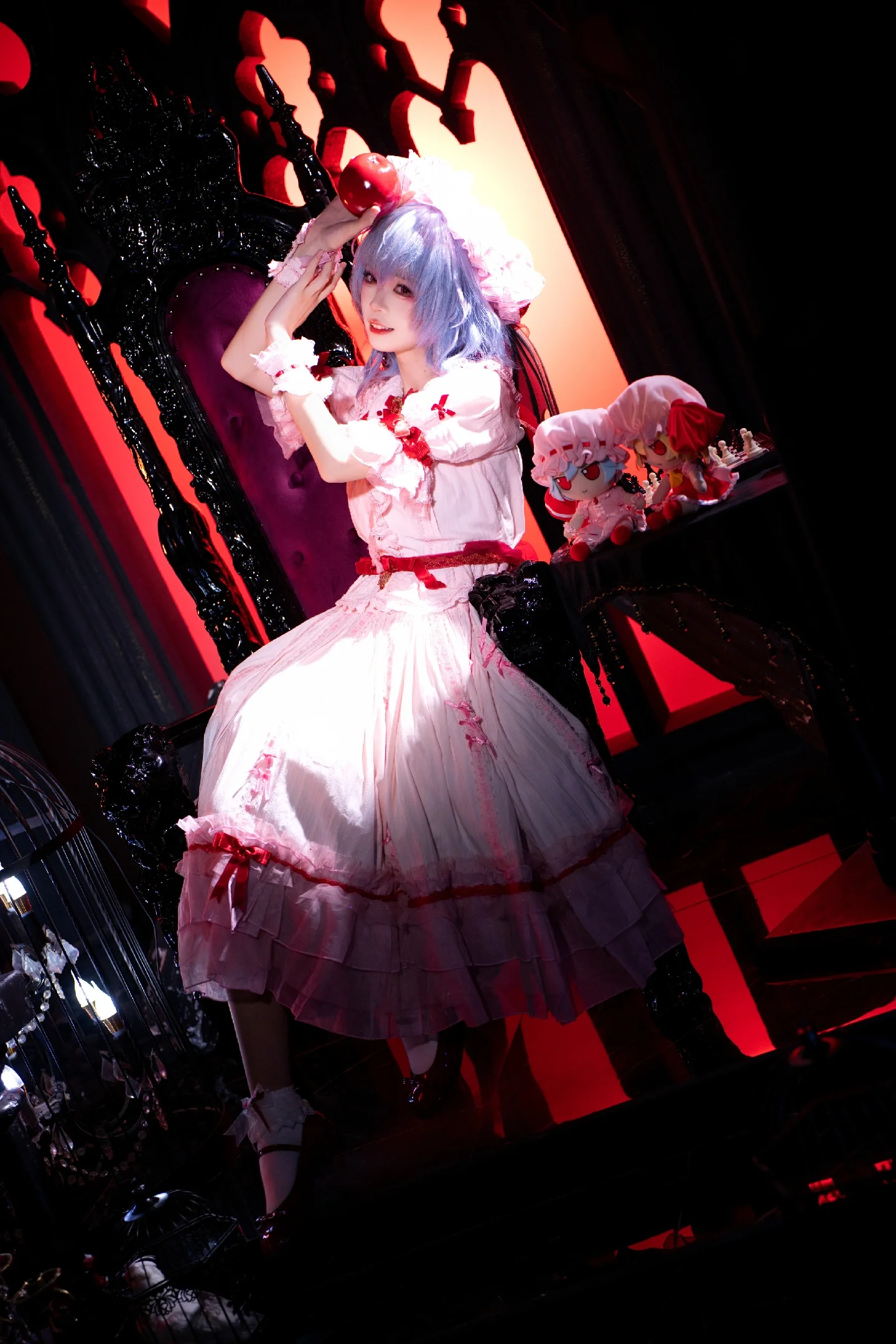 [Remilia cosplay] The Scarlet Devil of Touhou Project: Majesty on the Gothic Throne - Image 3