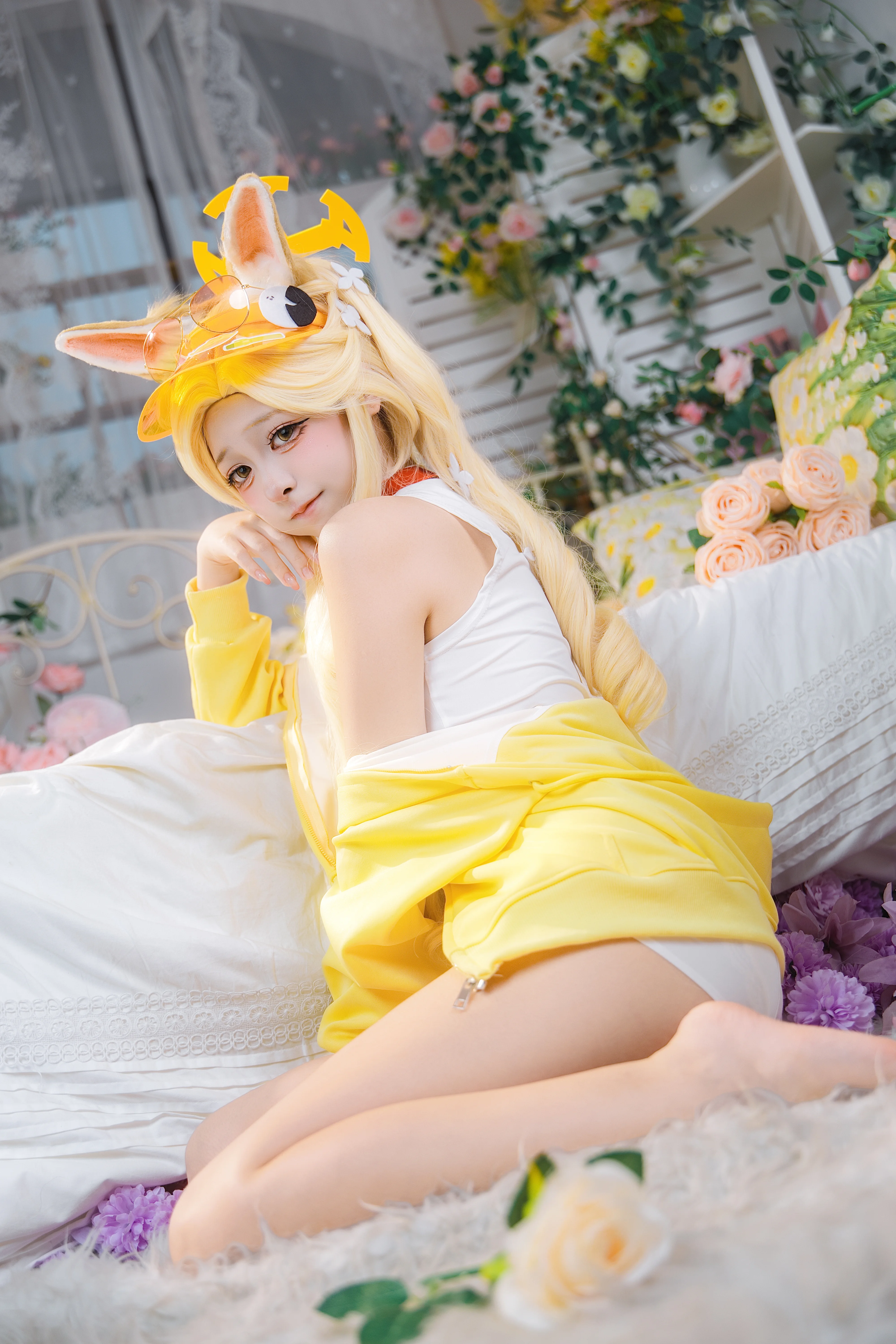 [Seia Yurizono cosplay] Sunshine and Fluff in Blue Archive - Image 1