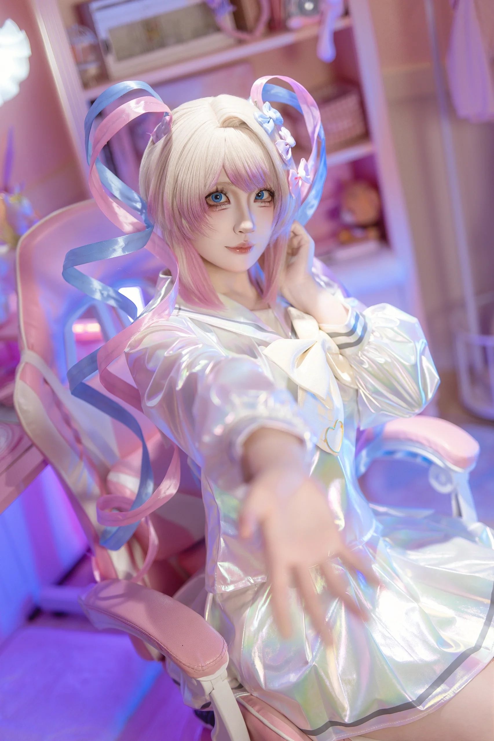 【超天酱cos】梦幻电竞空间里的Iridescent流光 - 第 4 张