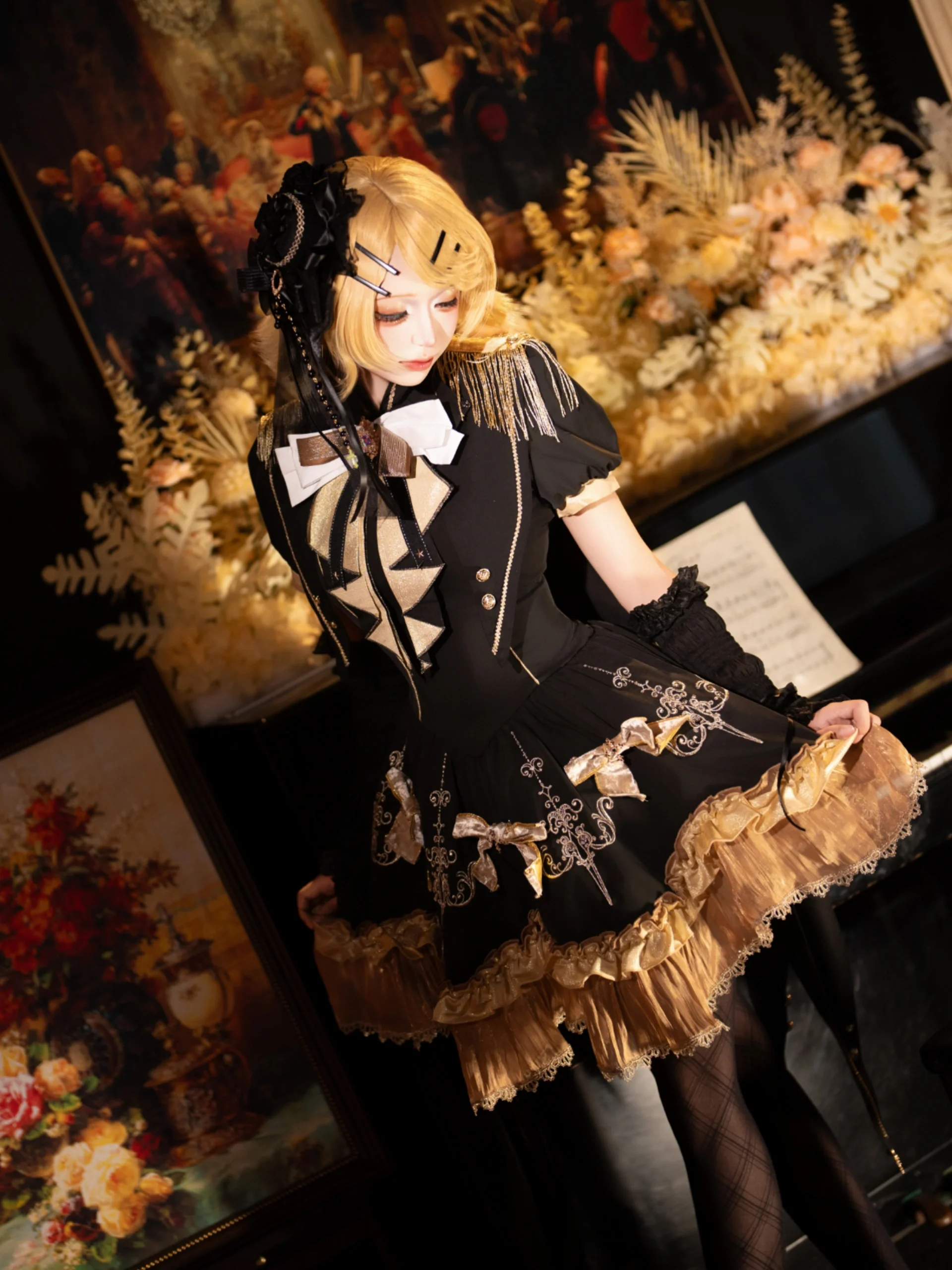 【鏡音リンコスプレ】黒金配色のロリータで魅せる、レトロで優雅な雰囲気