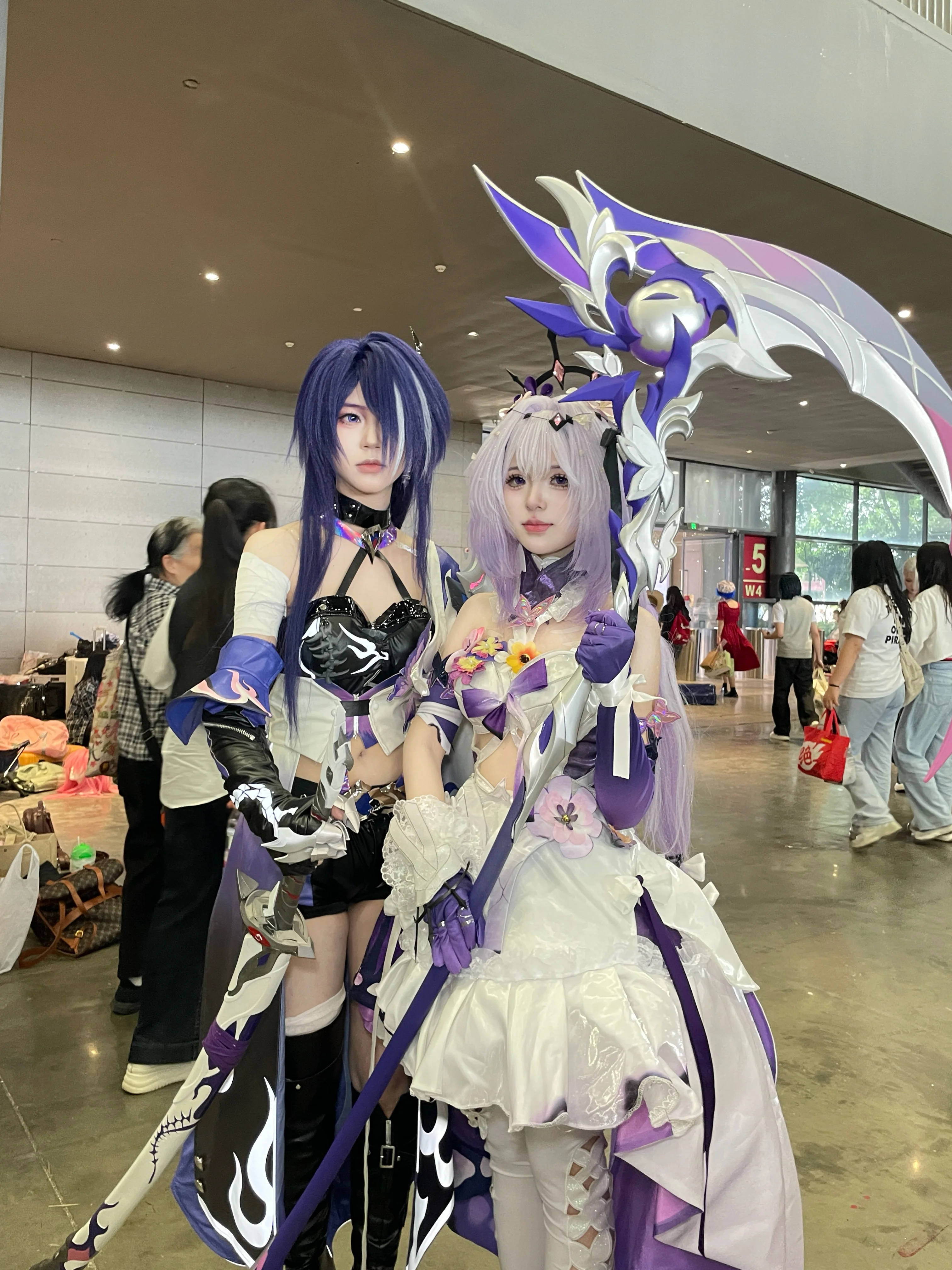 【遐蝶cos】崩坏星穹铁道展子第一天，拿镰刀的紫发少女