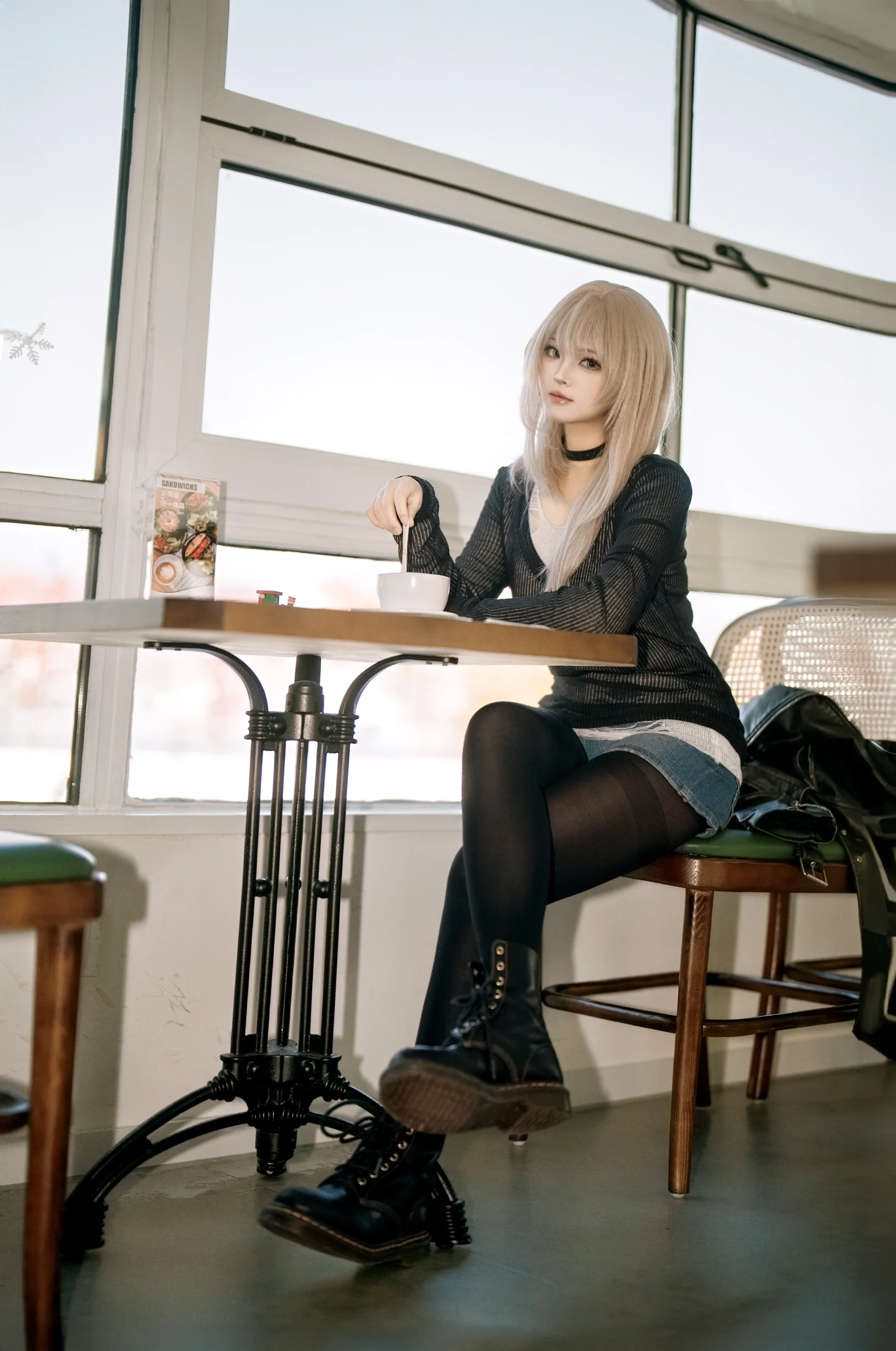 [Kawaragi Momoka cosplay] Casual Snaps at the Cafe: Capturing MMK's Lazy Daily Life - Image 1