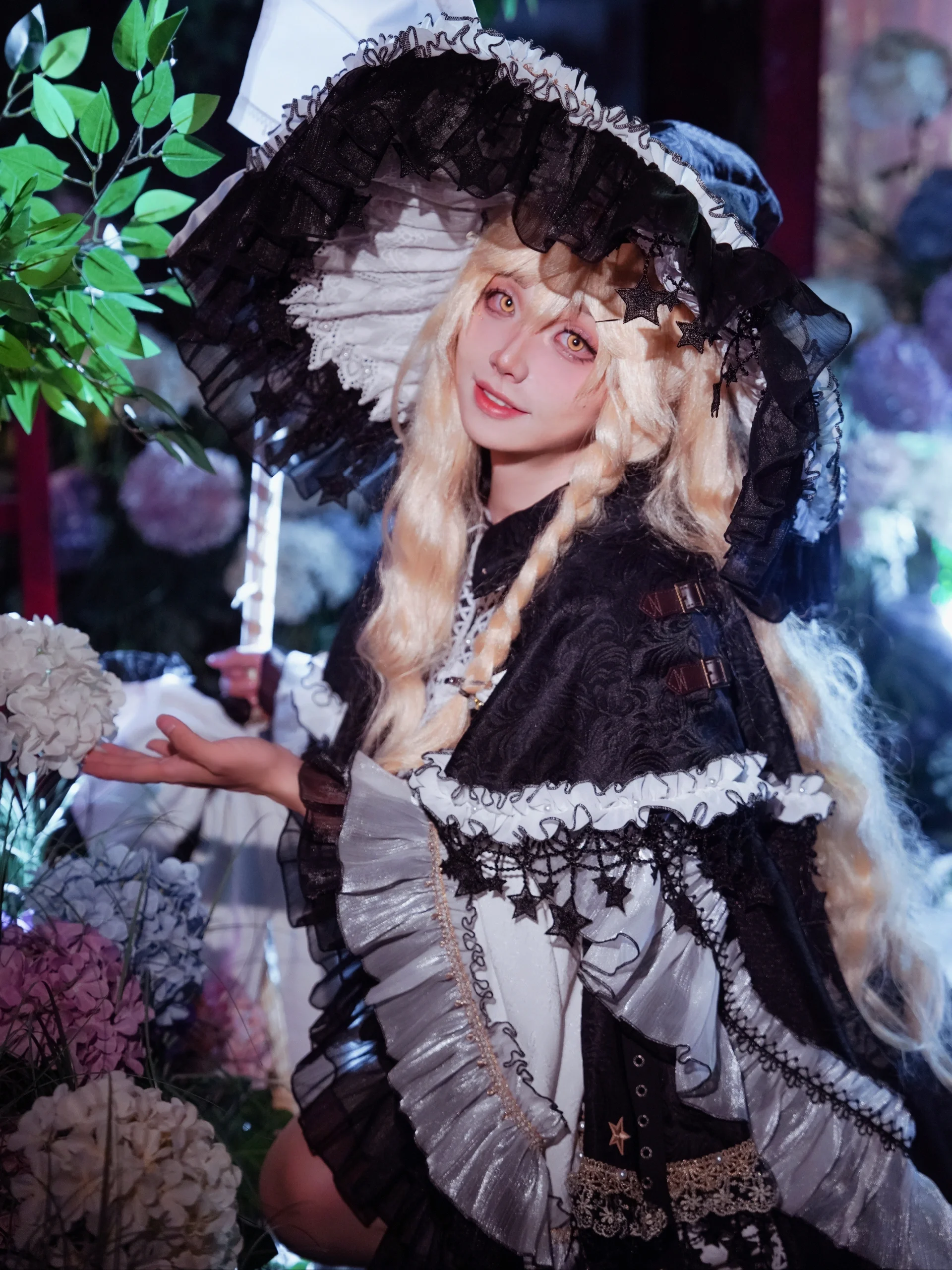 【雾雨魔理沙cos】偷跑进博丽神社的花丛里