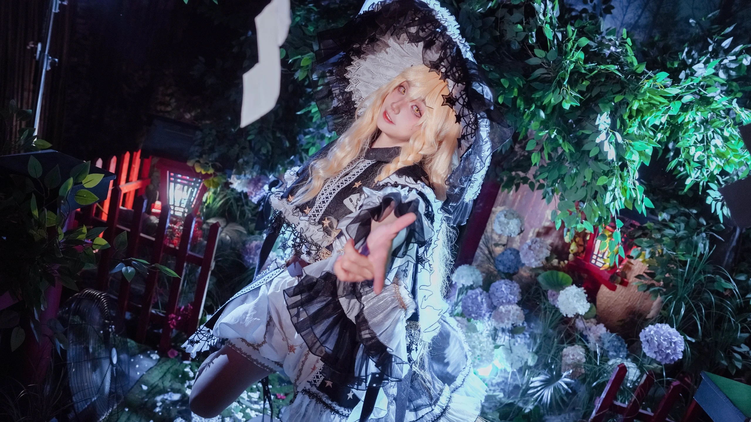 【雾雨魔理沙cos】偷跑进博丽神社的花丛里 - 第 5 张
