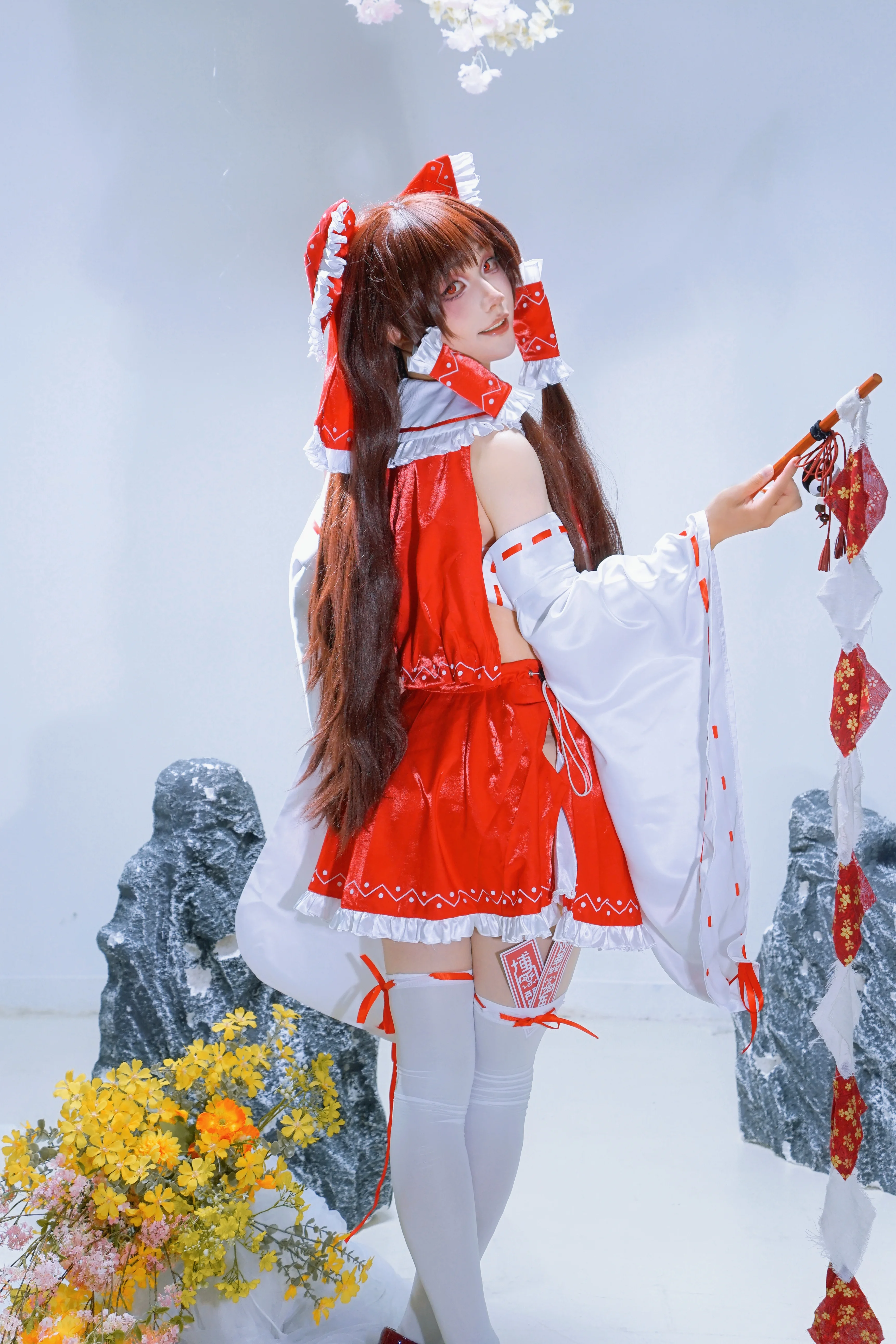 【博麗霊夢コスプレ】紅白巫女の日常、この装備の防御力は合格点？ - 3 枚目