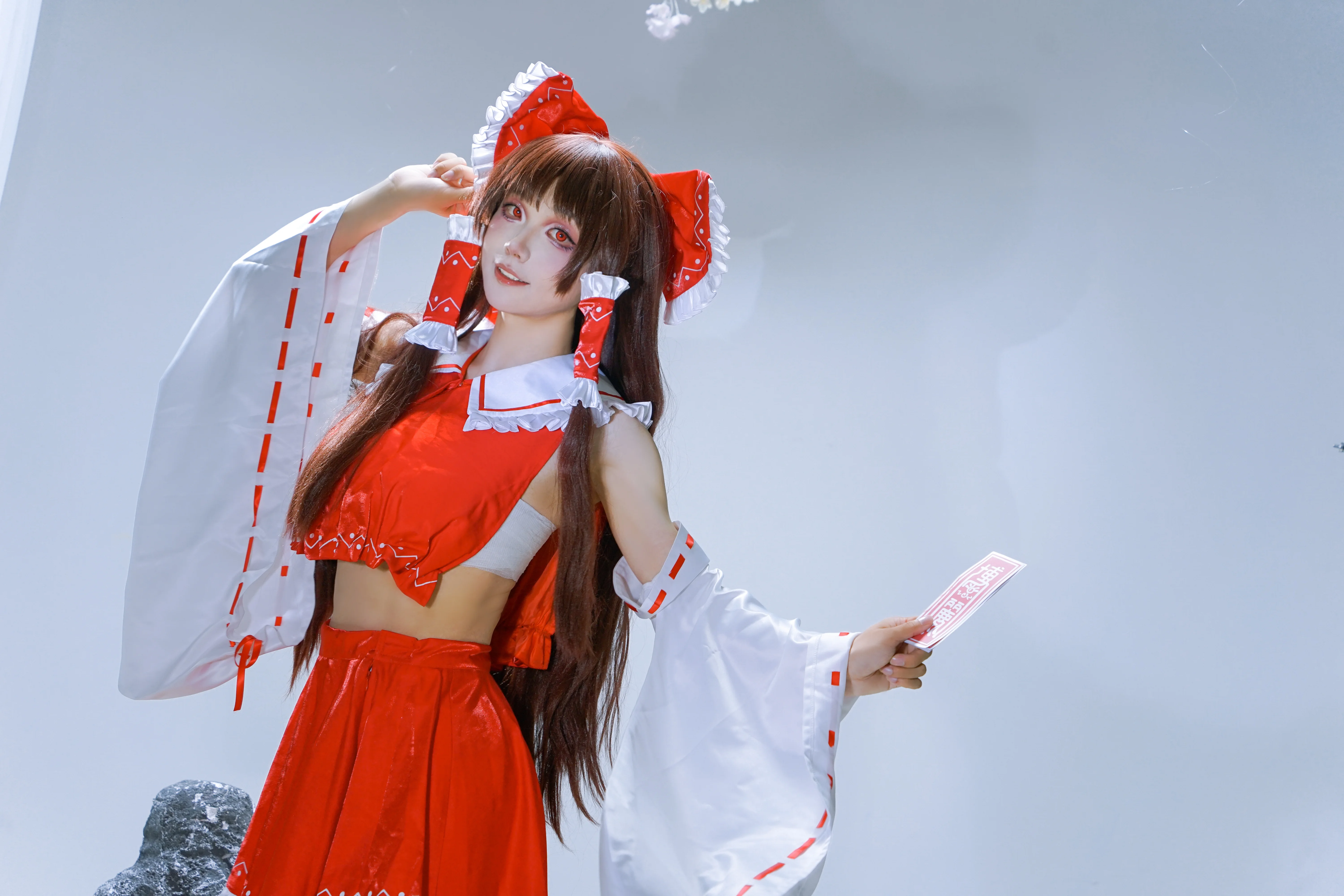 【博麗霊夢コスプレ】紅白巫女の日常、この装備の防御力は合格点？ - 4 枚目