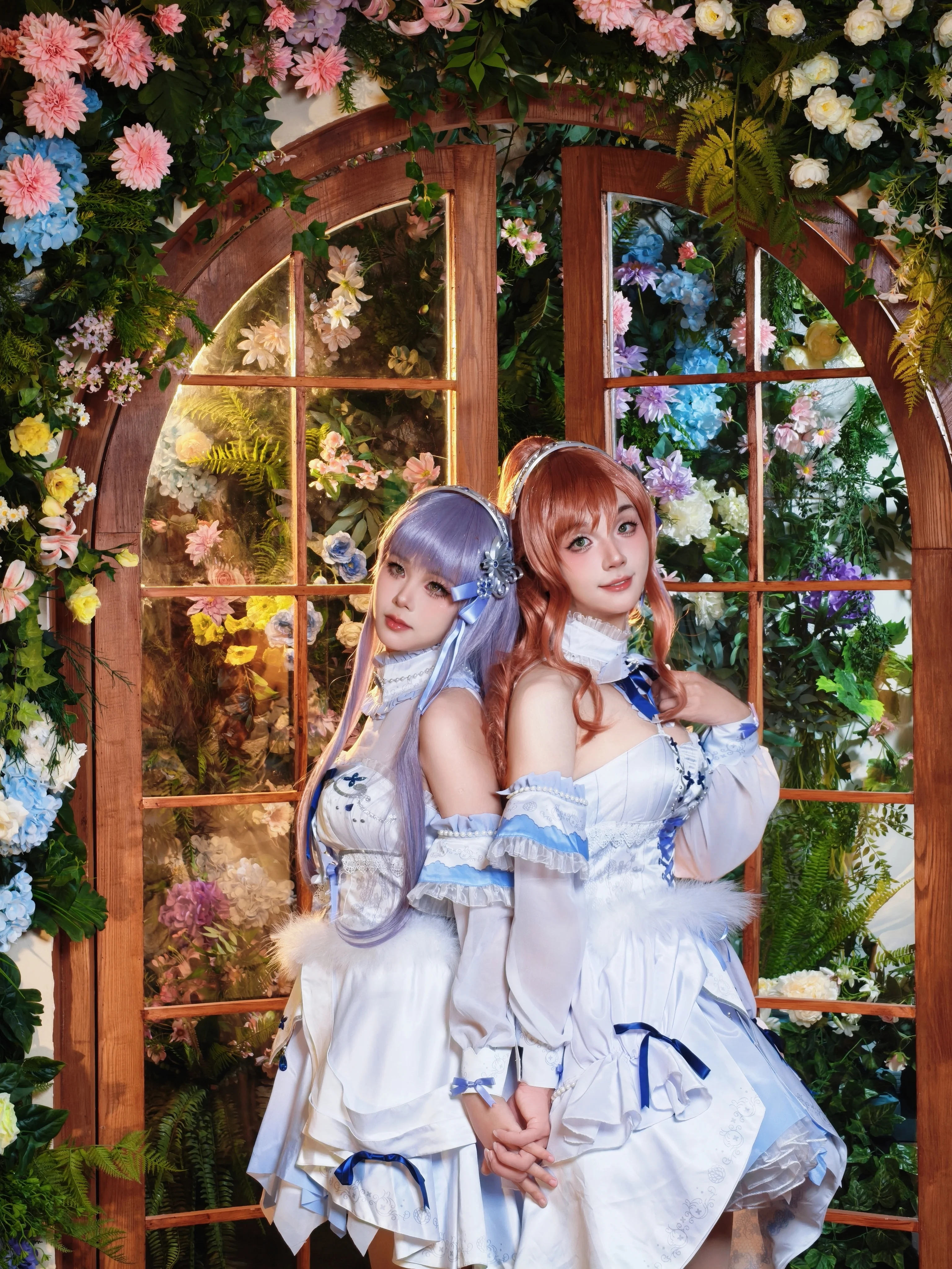 【湊友希那 コスプレ】今井リサとの教会花冠ツーショット - 1 枚目