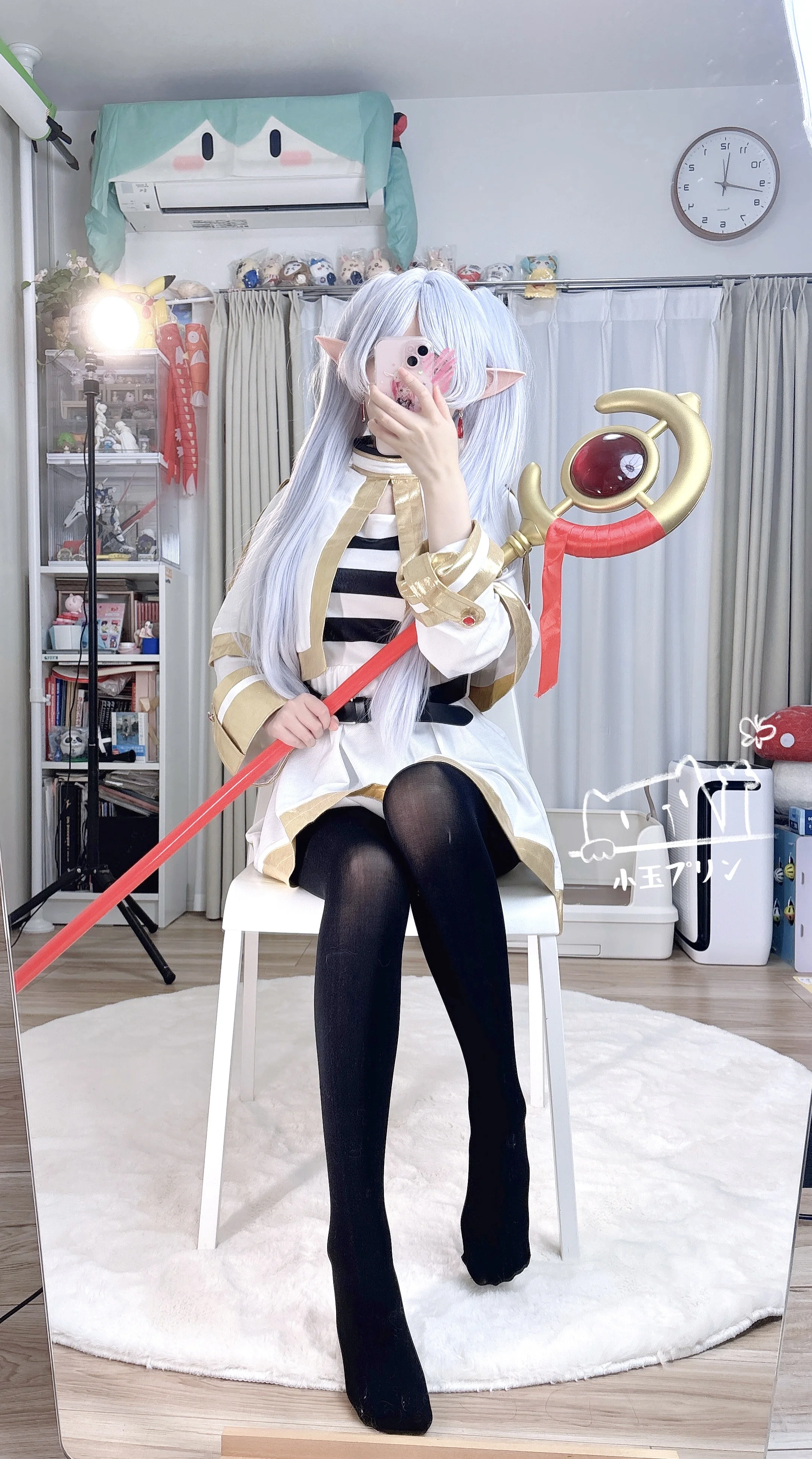 【フリーレン コスプレ】葬送のフリーレン、白いローブと杖の日常