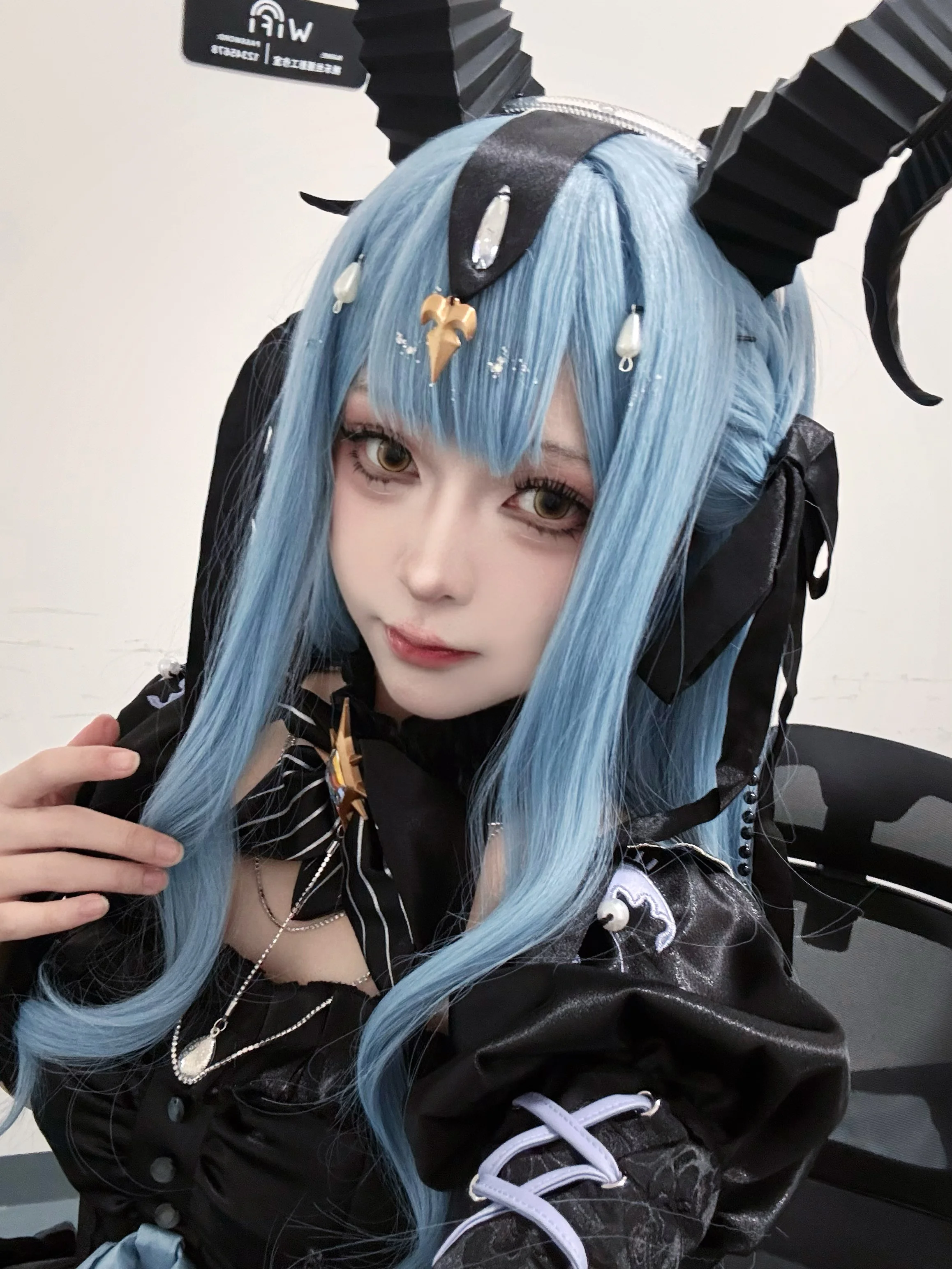 【丰川祥子cos】旋律的主人，黑角与蓝发的哥特幻想 - 第 5 张