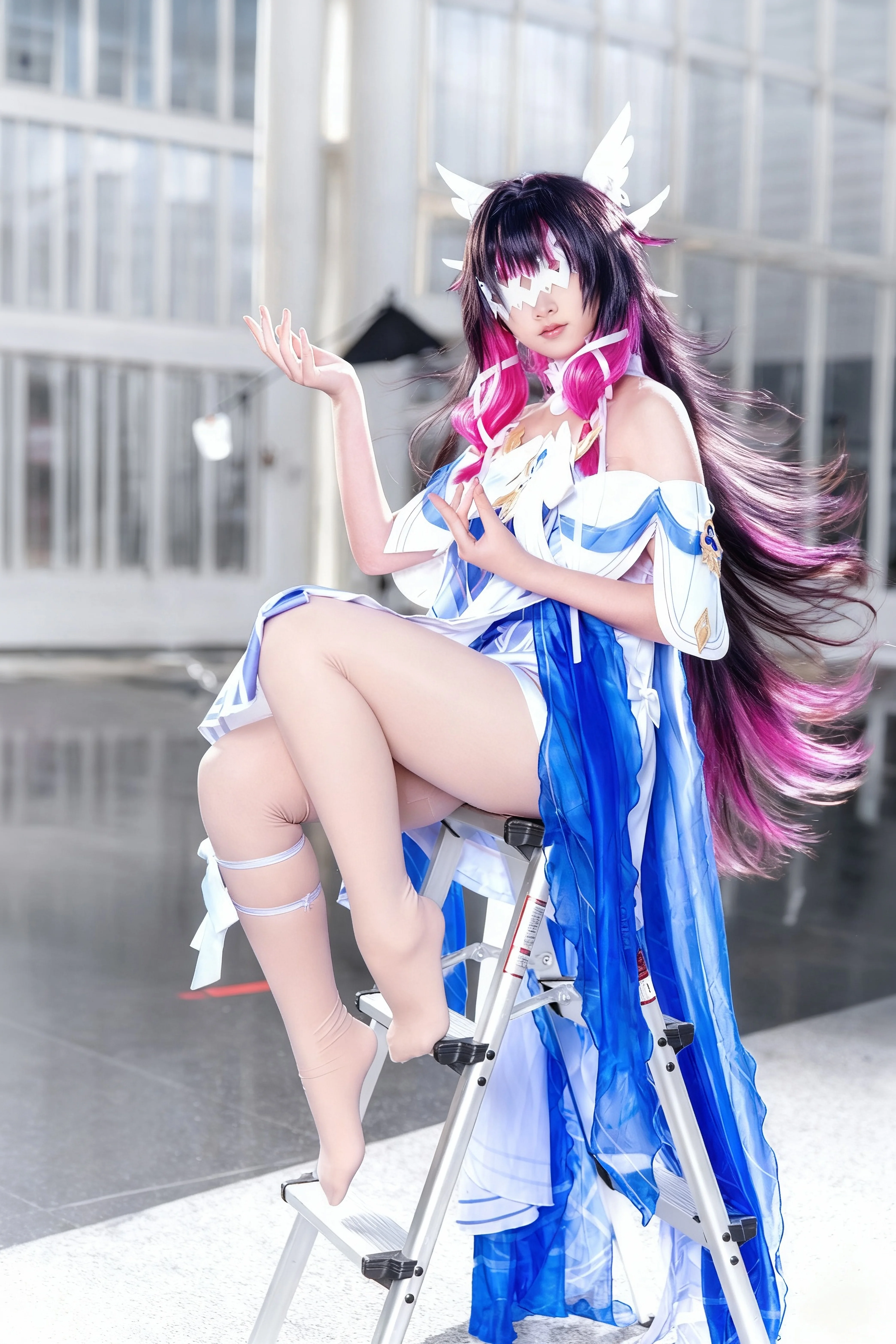 【コロンビーナ コスプレ】世界線に羽ばたく青と白の翼