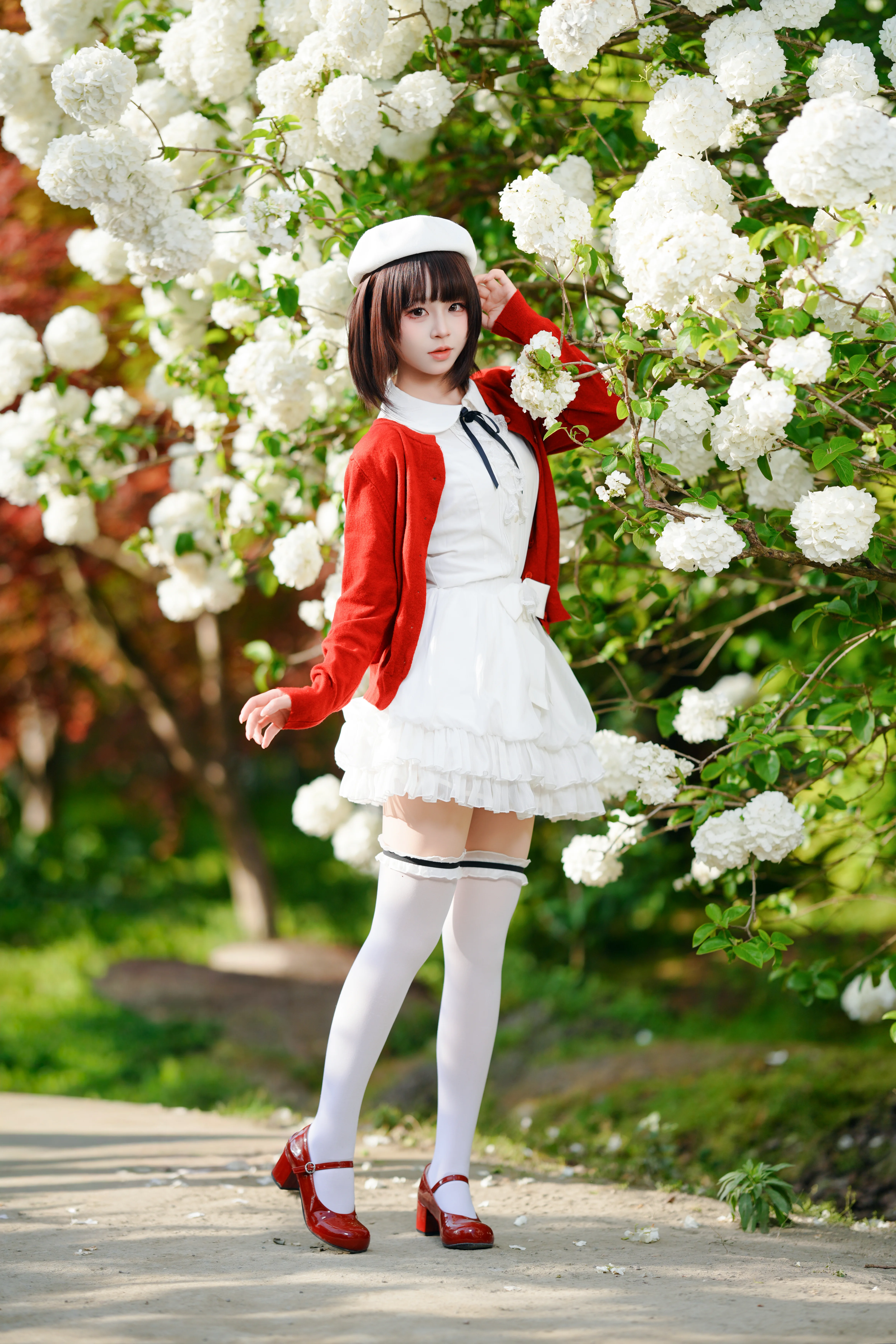 [Megumi Kato Cosplay] A Fairytale Moment in the Endless Summer Hydrangea Sea - Image 1