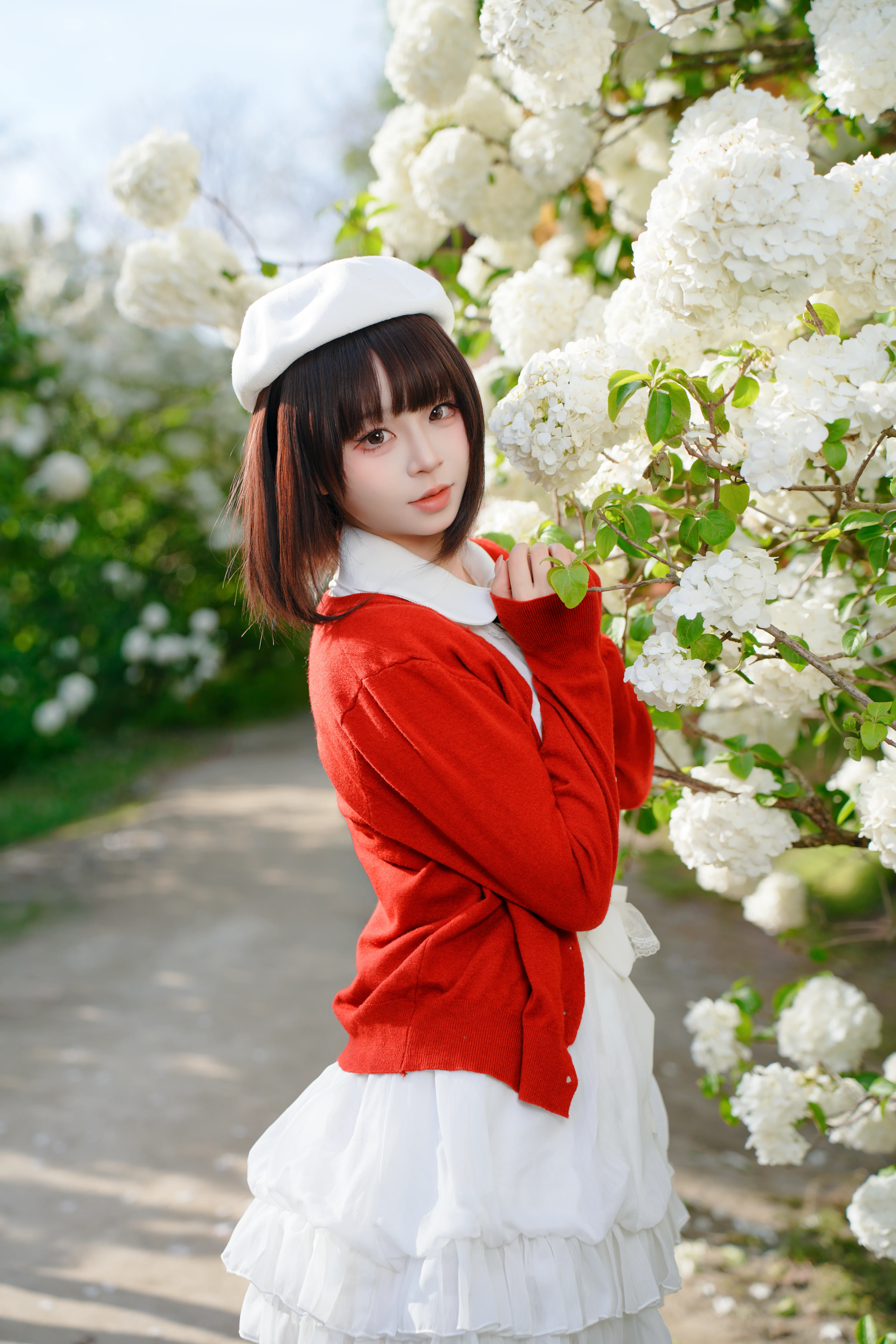 [Megumi Kato Cosplay] A Fairytale Moment in the Endless Summer Hydrangea Sea - Image 10