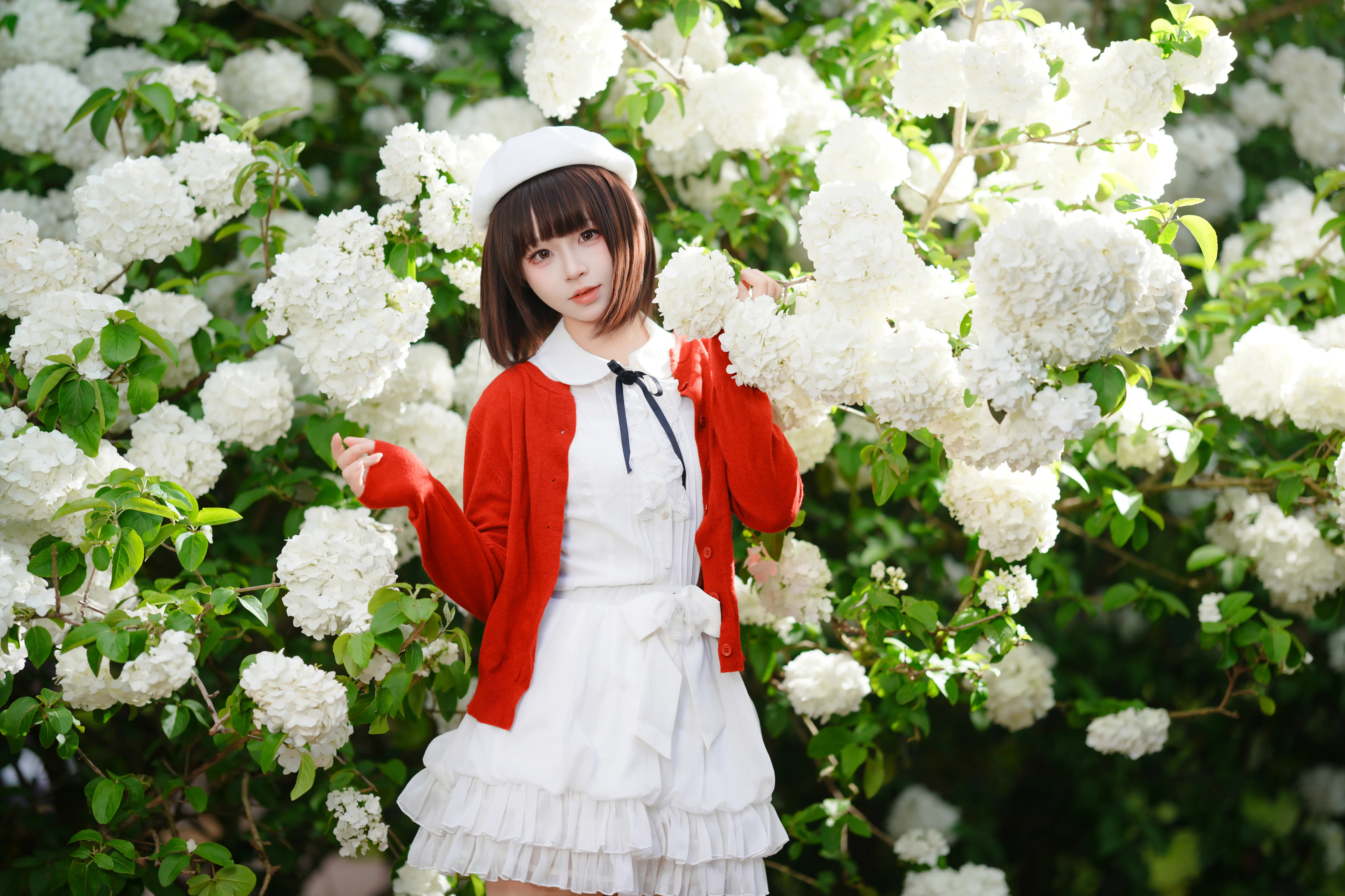 [Megumi Kato Cosplay] A Fairytale Moment in the Endless Summer Hydrangea Sea - Image 2