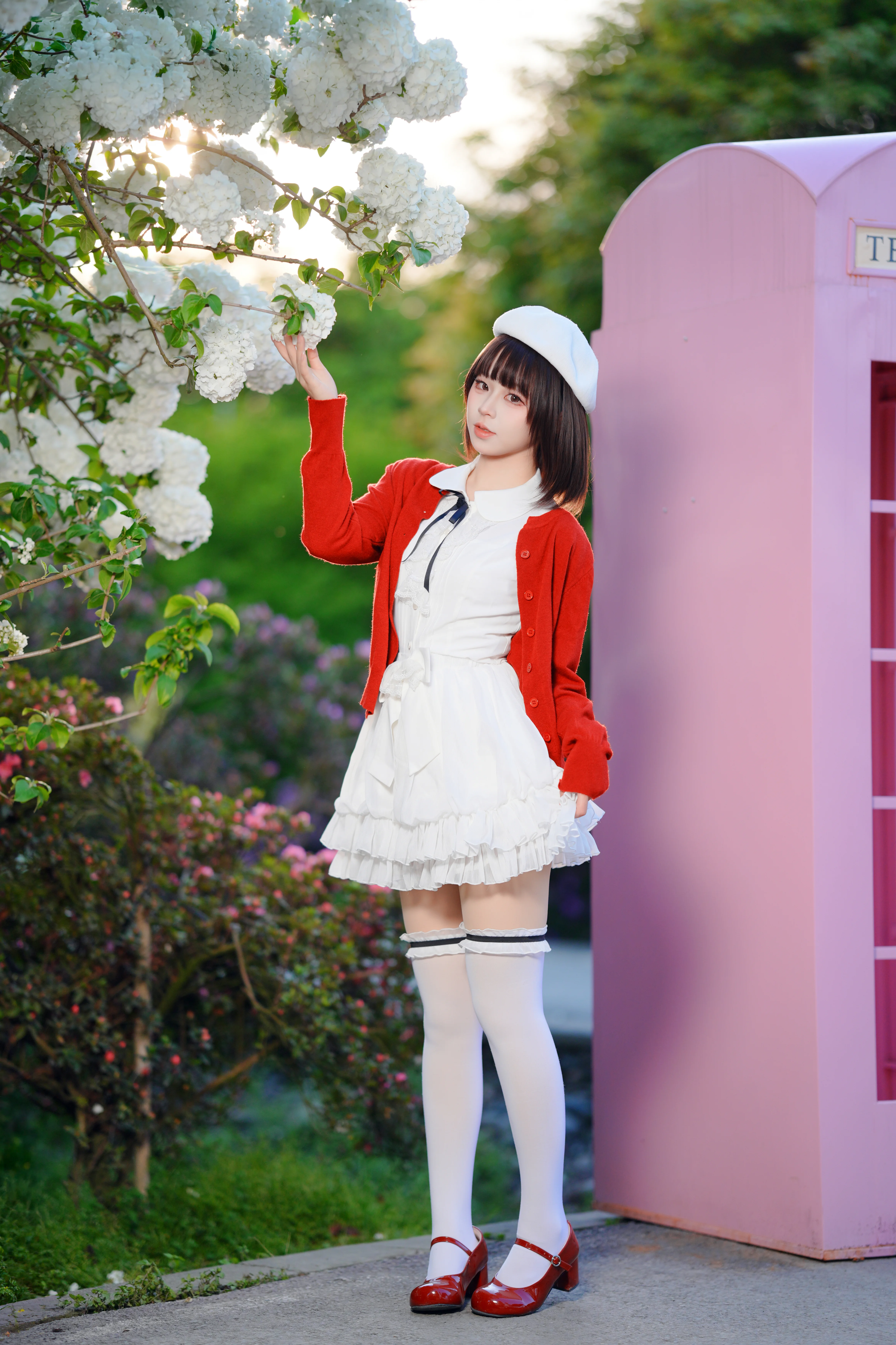[Megumi Kato Cosplay] A Fairytale Moment in the Endless Summer Hydrangea Sea - Image 5