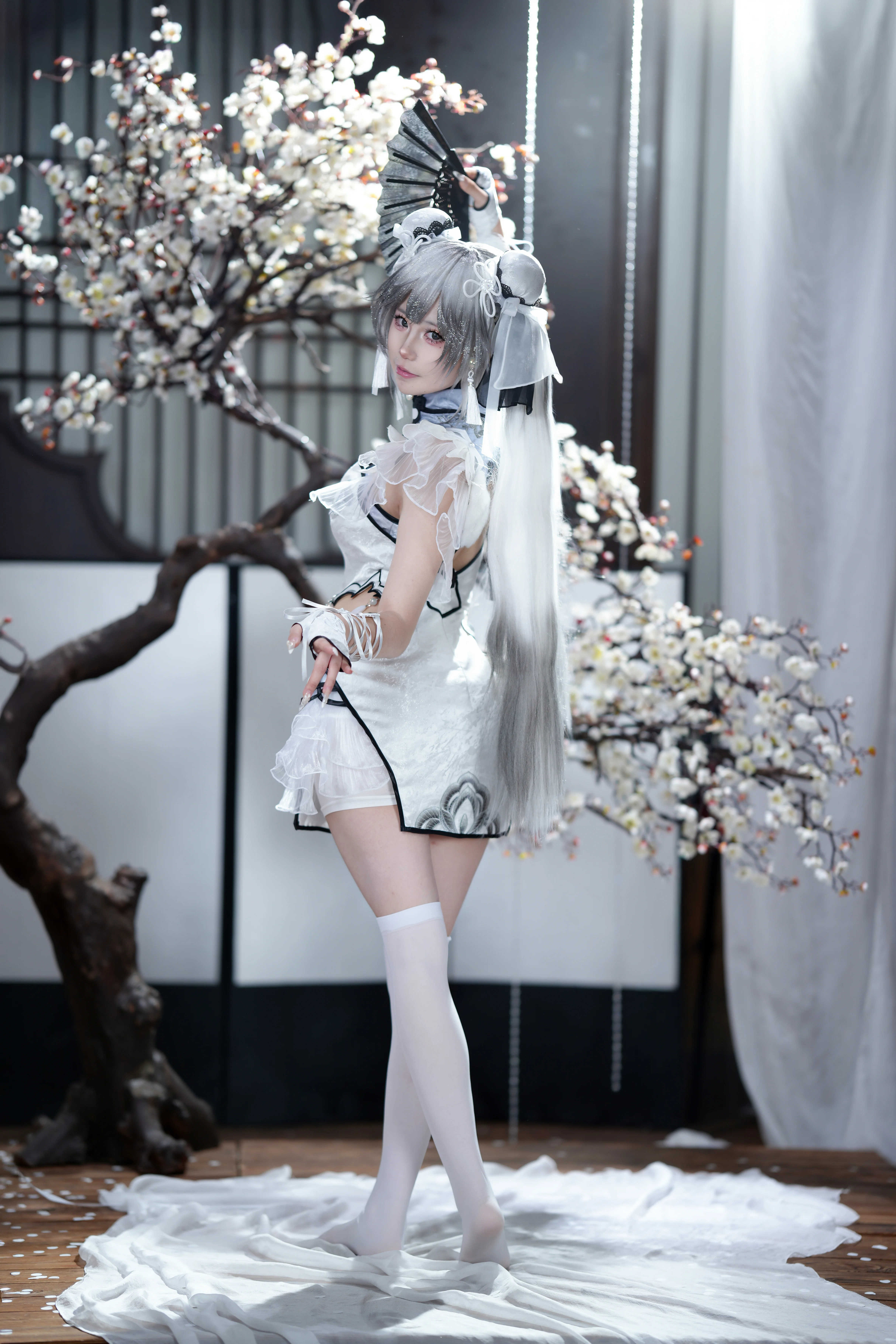 【殷紫萍cos】玉髓冰心，一襲白衣執扇而來