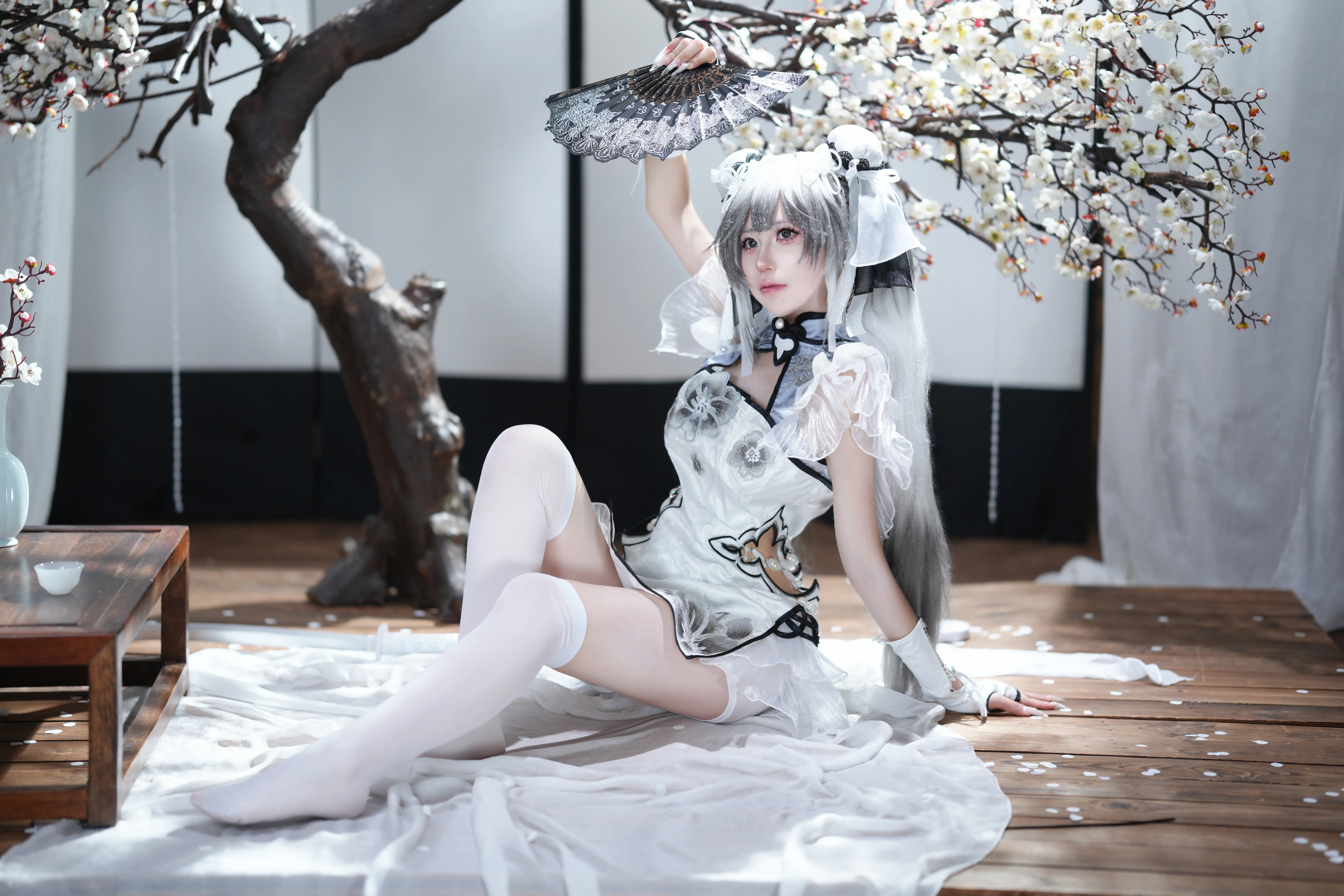 【殷紫萍cos】玉髓冰心，一襲白衣執扇而來 - 第 4 張