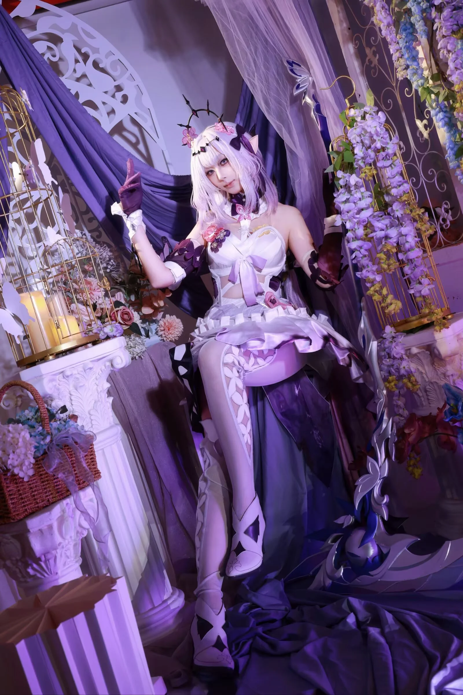 紫藤花与水晶灯下的镰刀少女 - 第 1 张
