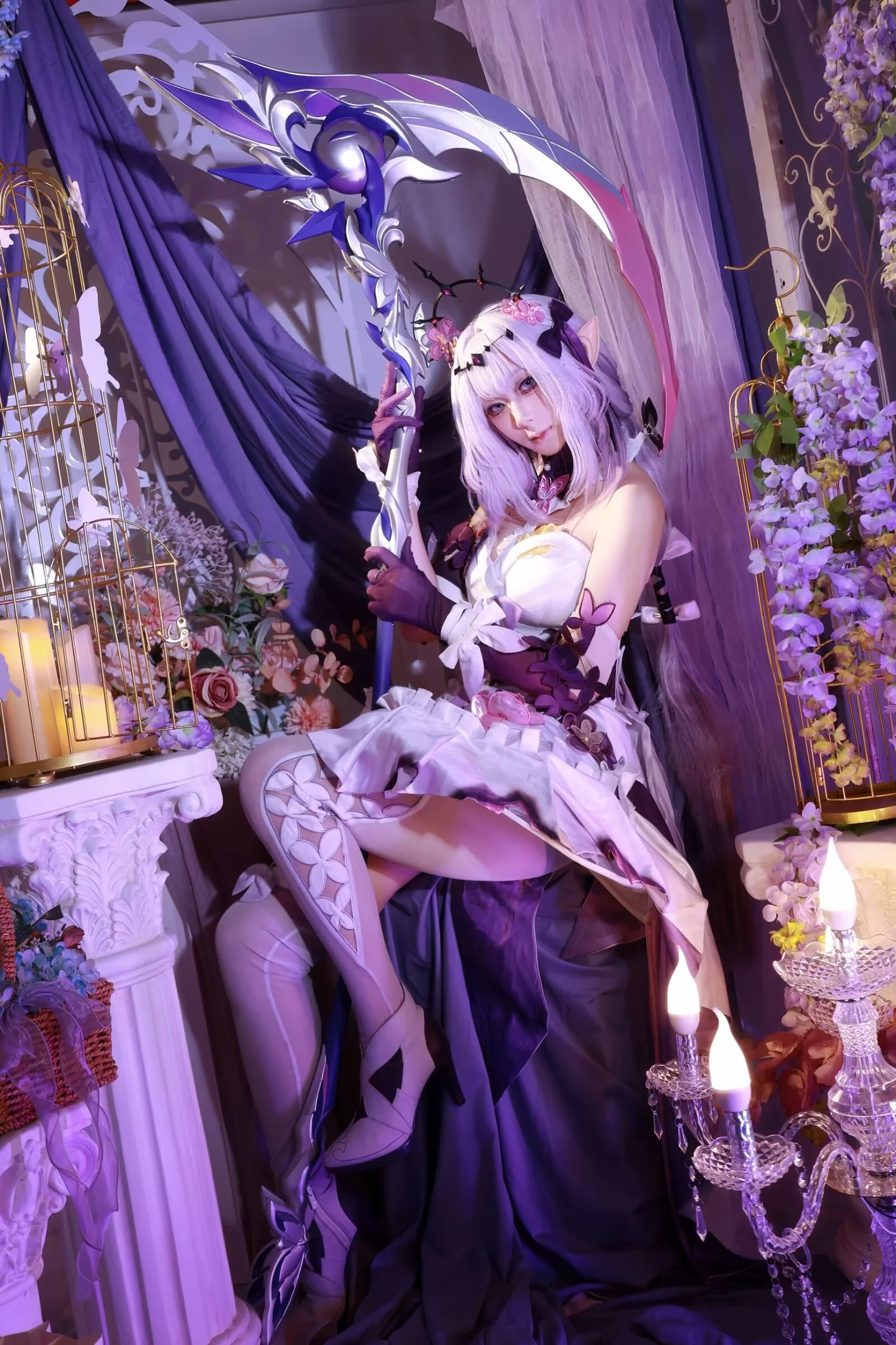 紫藤花与水晶灯下的镰刀少女