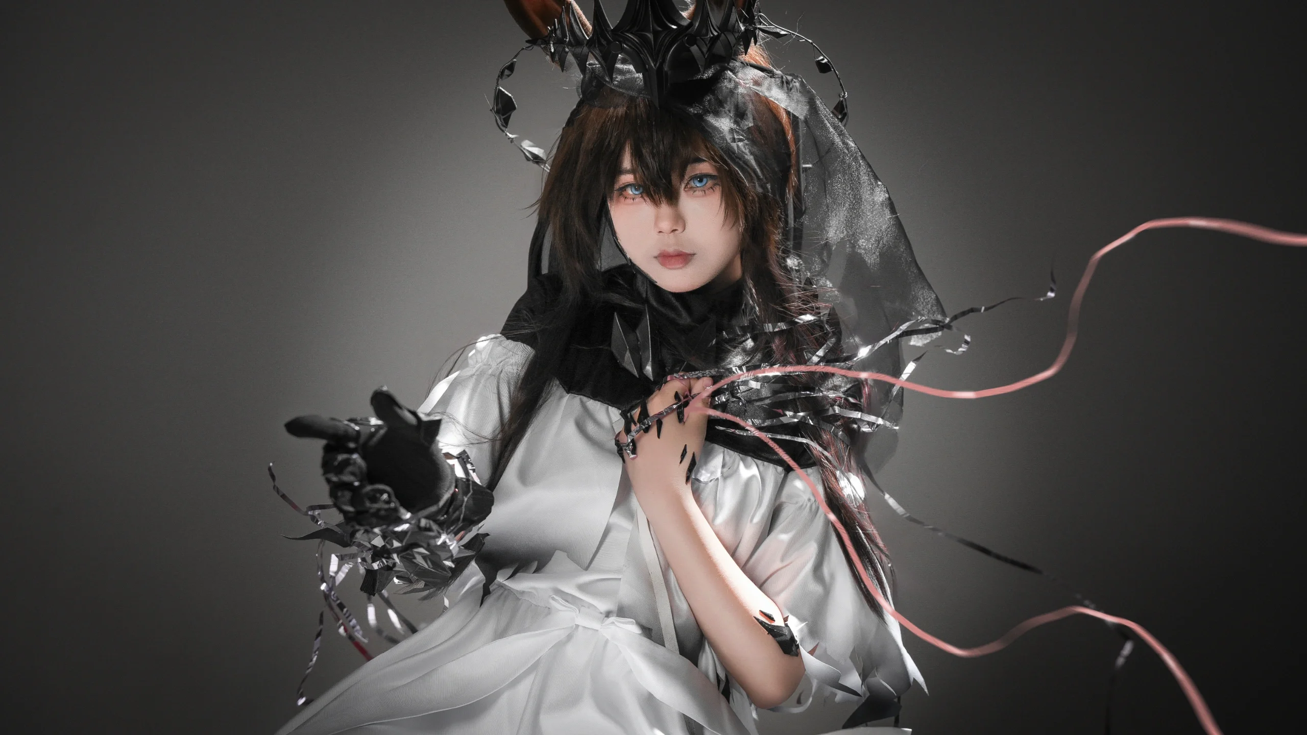 【阿米婭cos】魔王形態的兔兔，暗黑與聖潔的碰撞