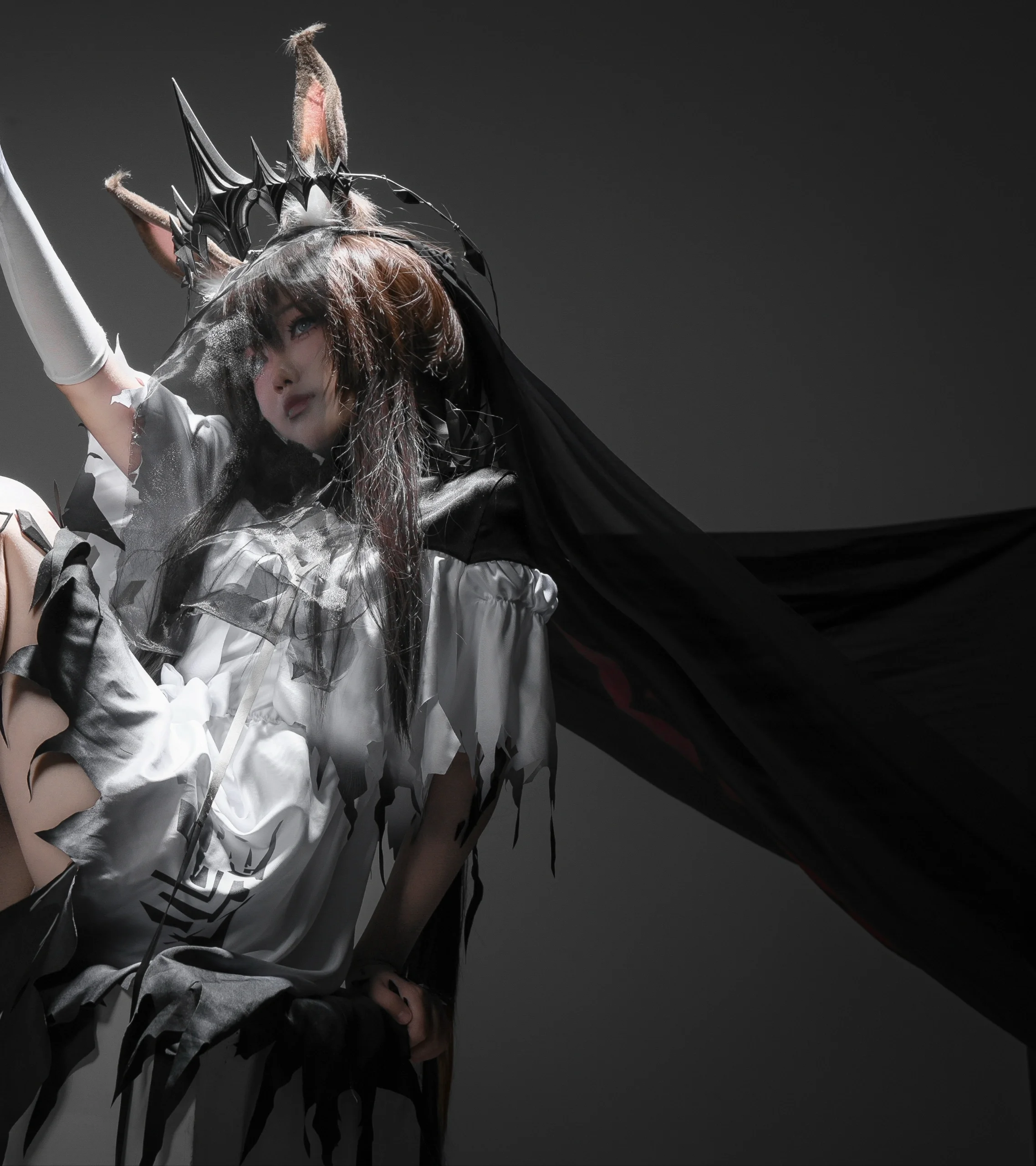 【阿米婭cos】魔王形態的兔兔，暗黑與聖潔的碰撞 - 第 8 張