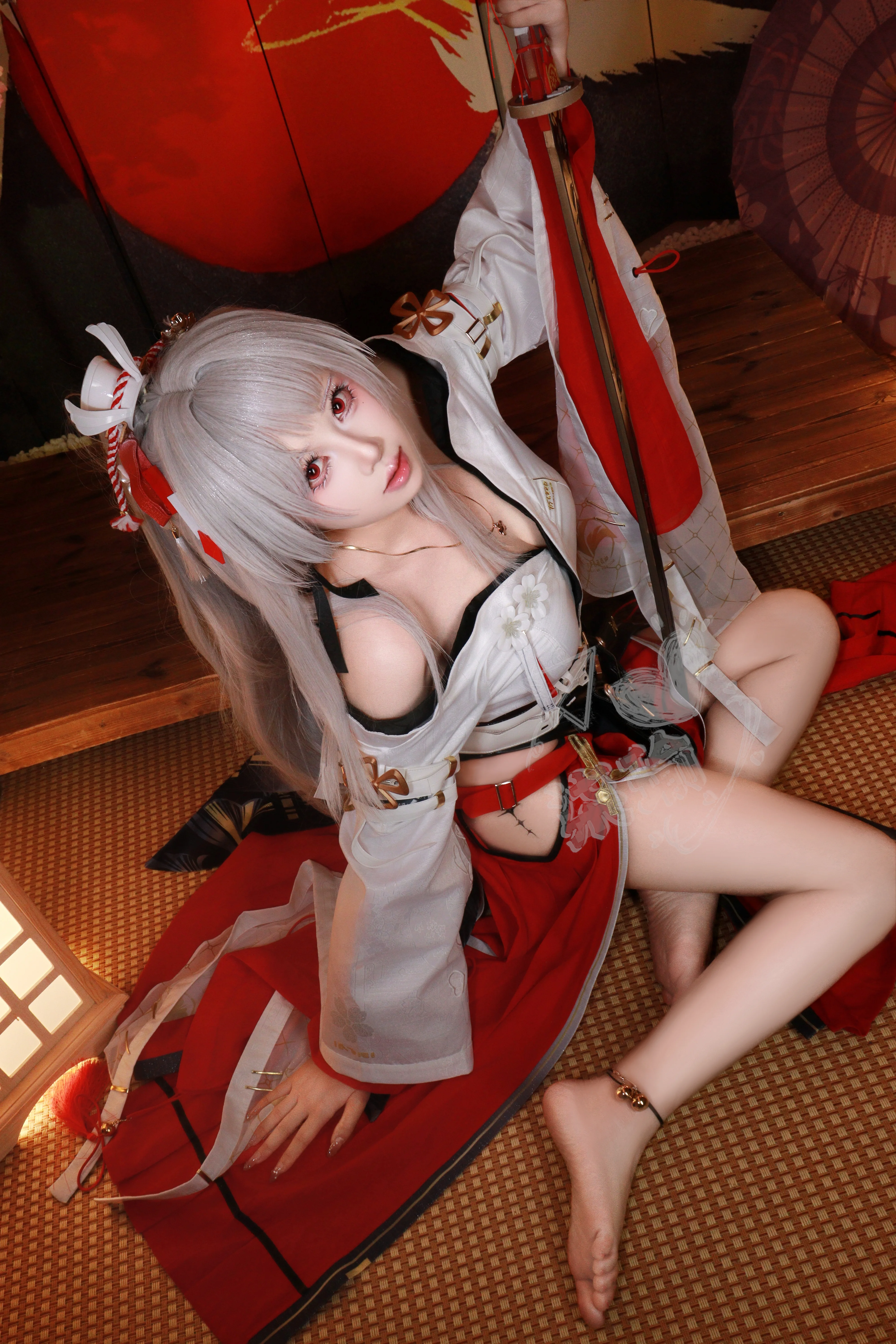 【绯雪cos】鸣潮里的冷艳剑客，红白配色果然最出片 - 第 1 张