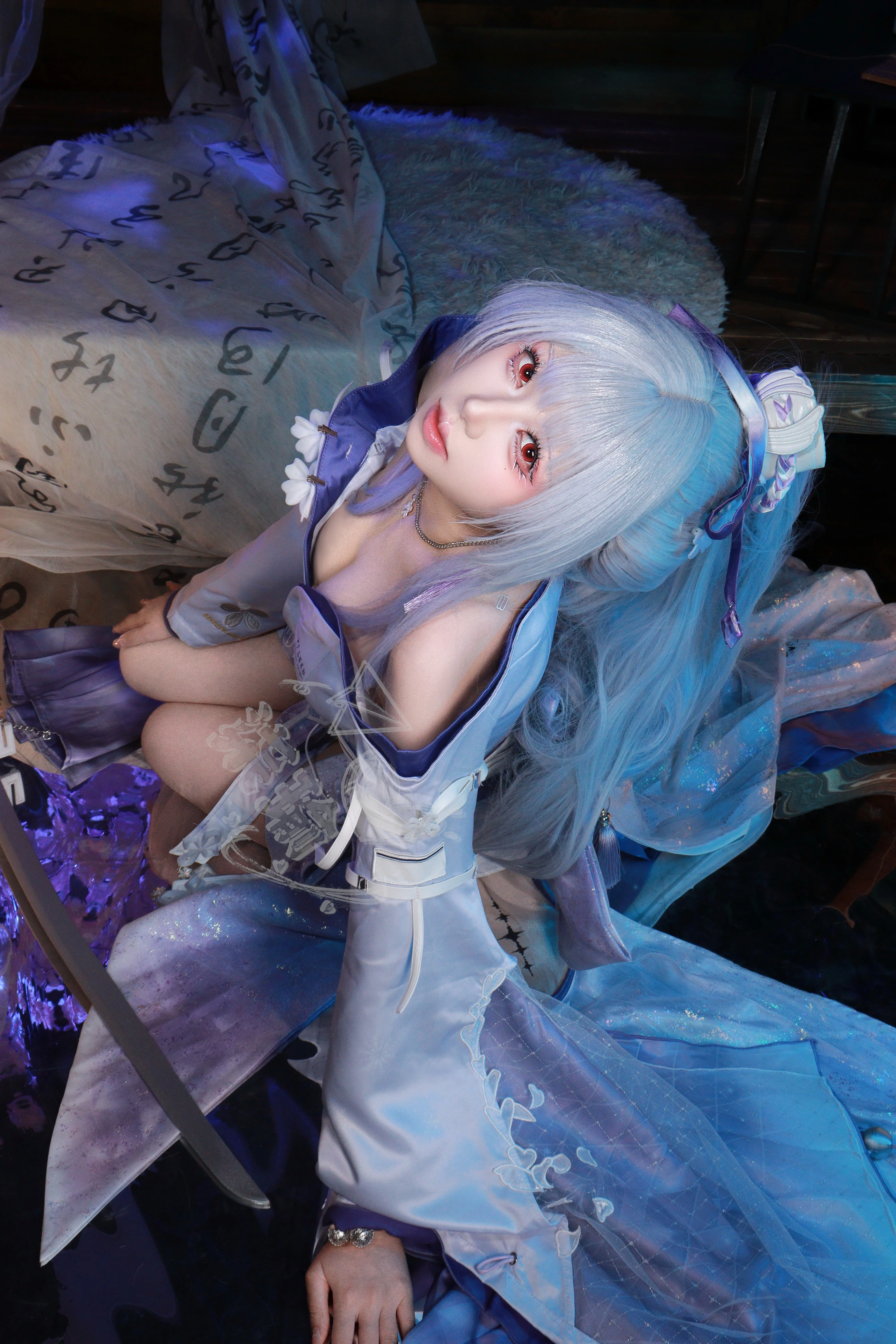 【绯雪cos】鸣潮里的冷艳剑客，红白配色果然最出片 - 第 2 张