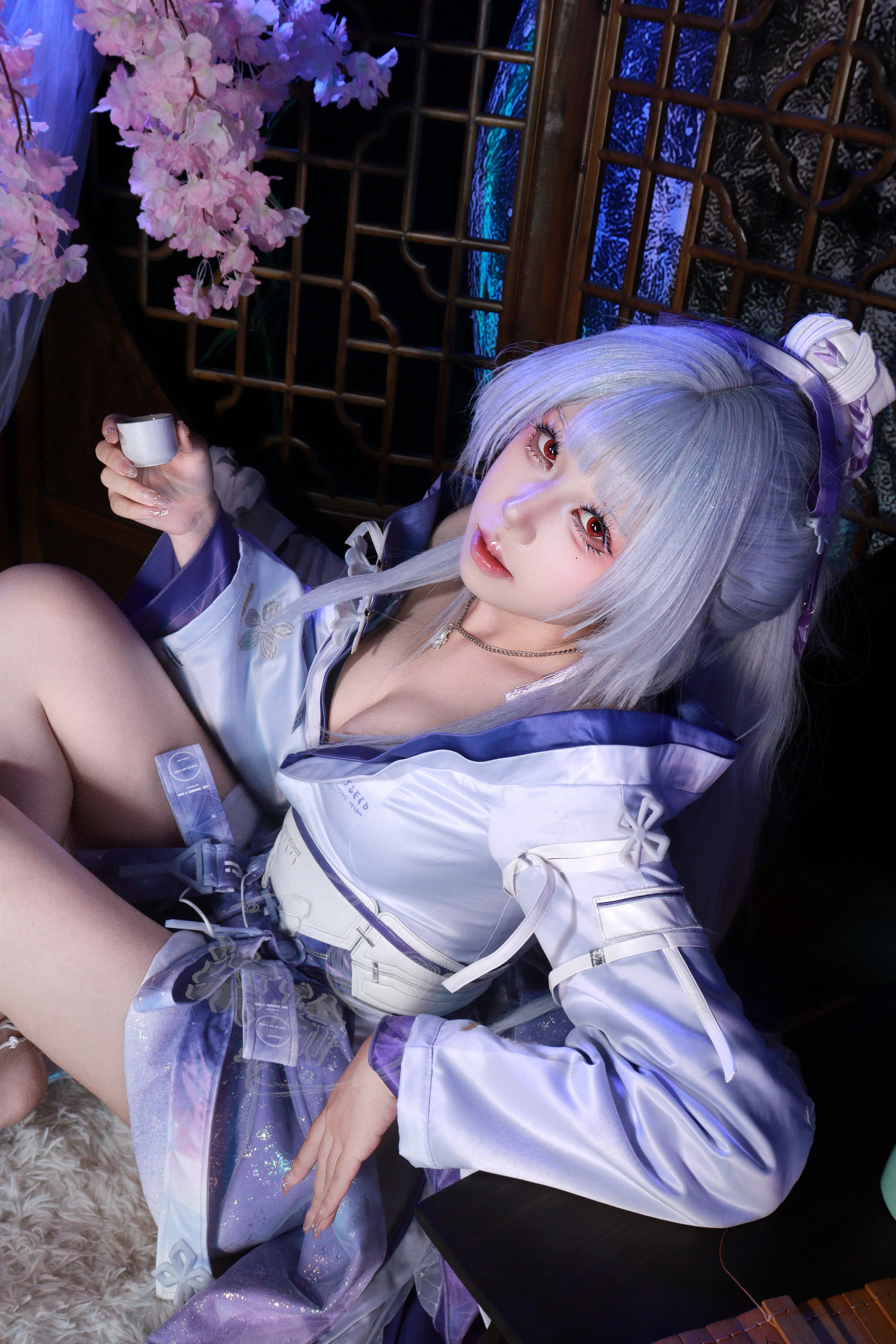 【绯雪cos】鸣潮中的微光，定格于樱花与夜色 - 第 1 张
