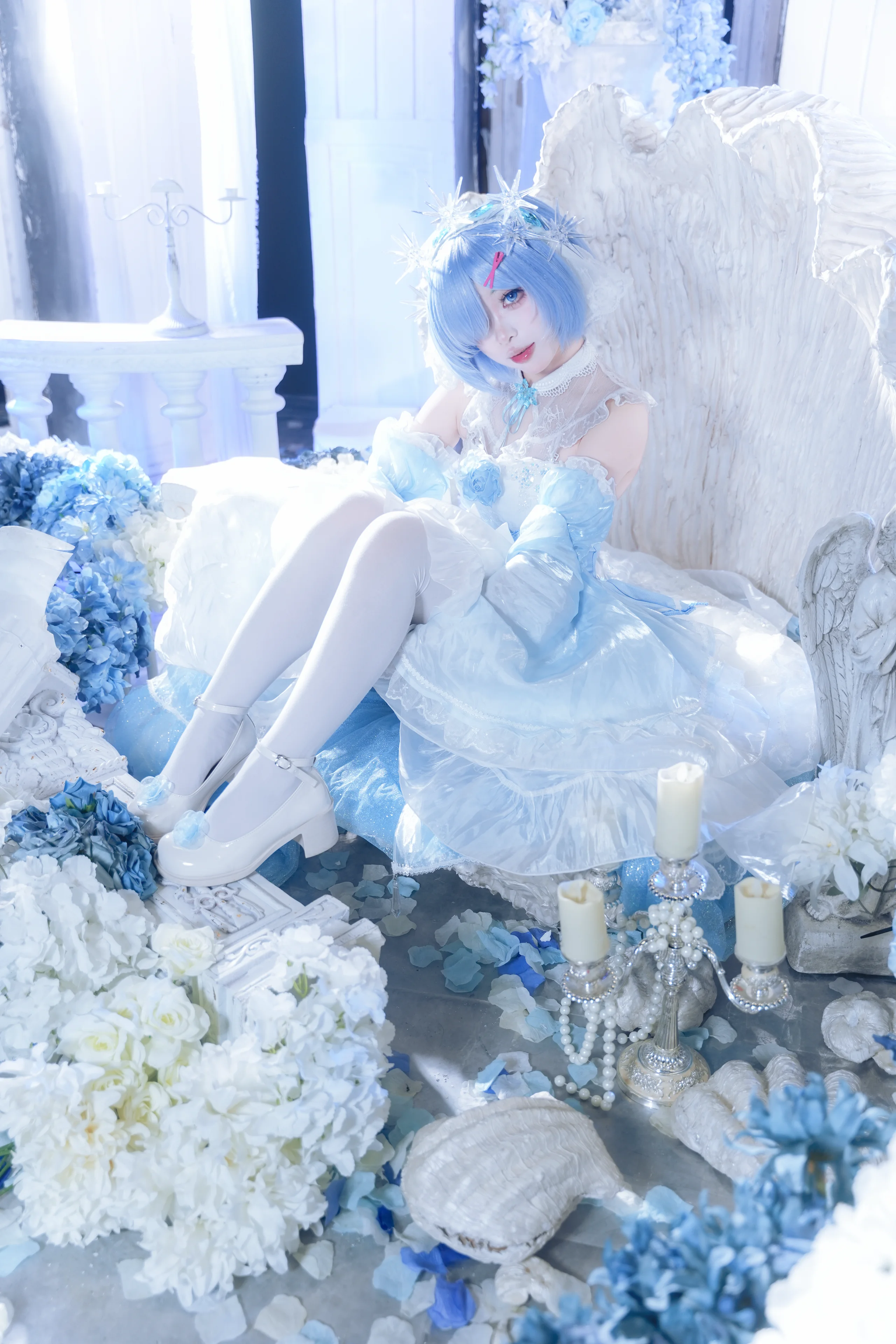 藍白夢幻風cosplay，光影與道具的質感搭配 - 第 1 張