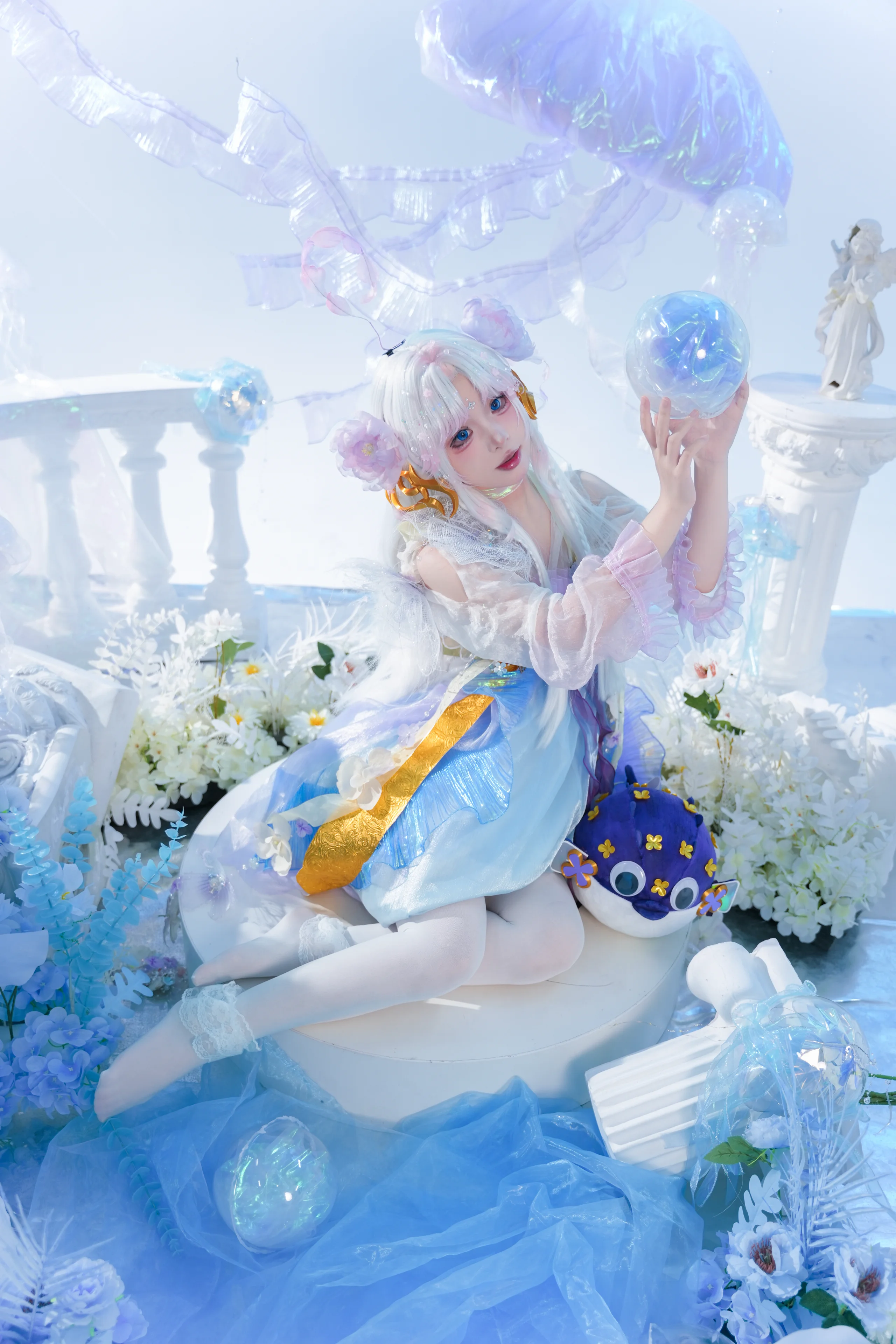 藍白夢幻風cosplay，光影與道具的質感搭配