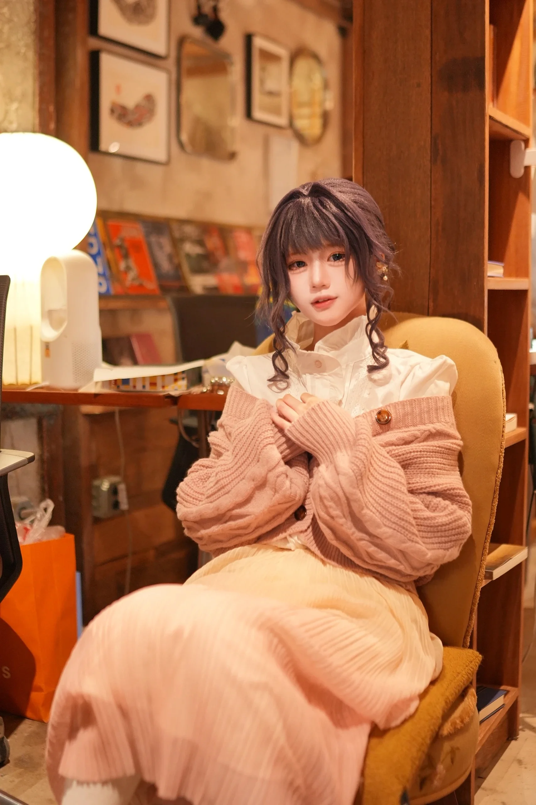 【和栗薫子 コスプレ】陽光の中の優しい瞬間 - 2 枚目