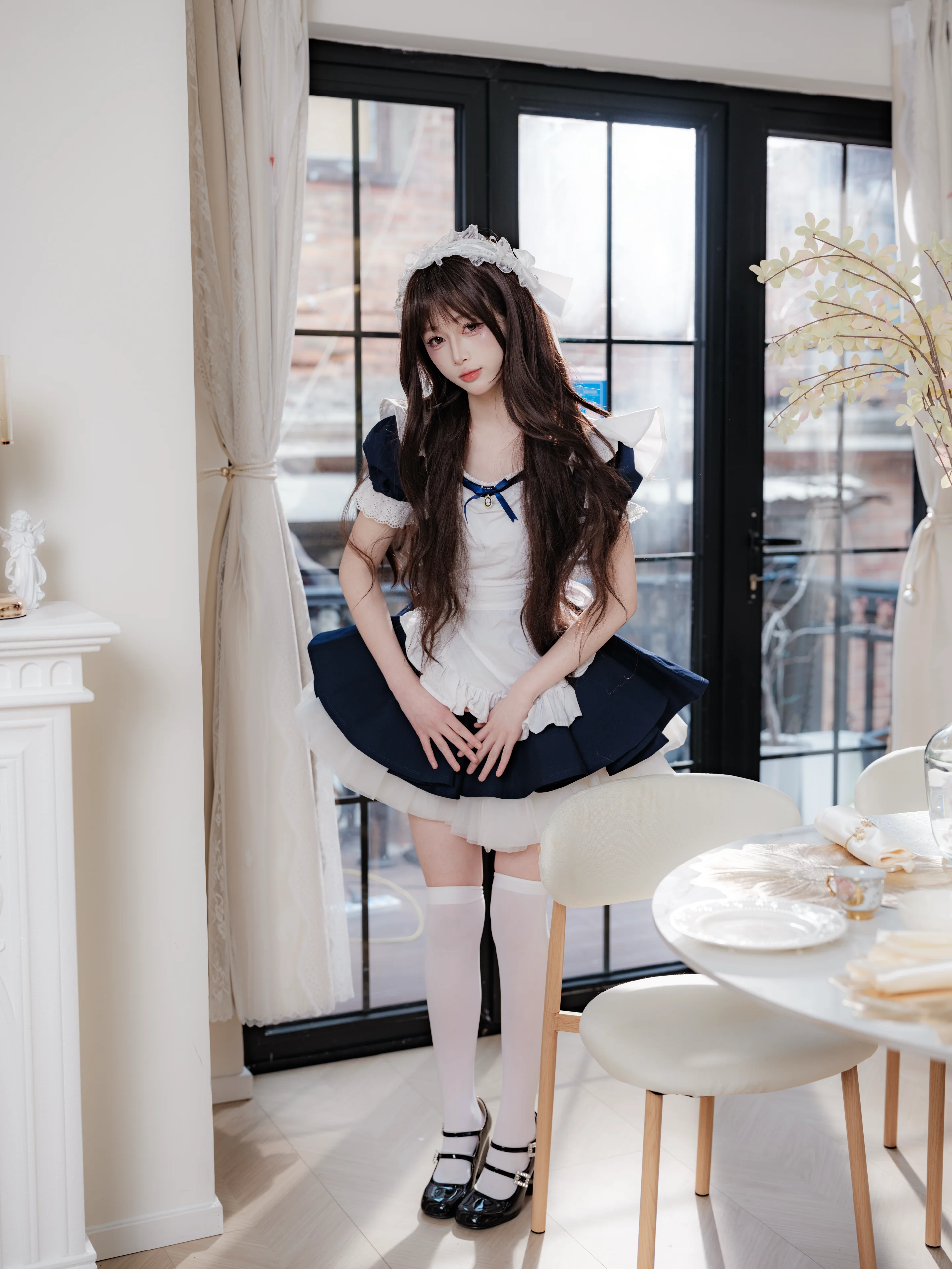 温かい午後、メイド服コーデで綴る静謐なひととき - 2 枚目