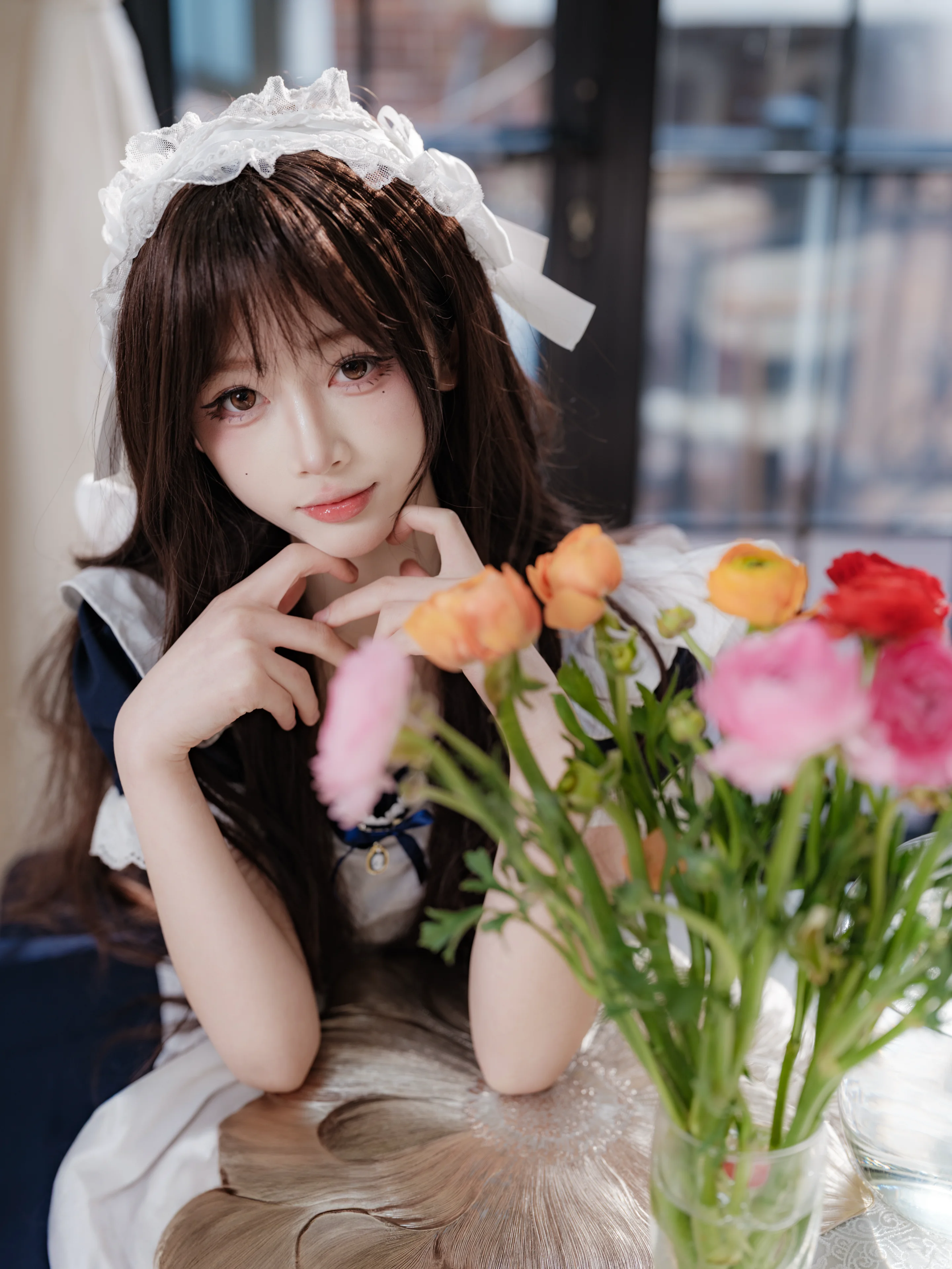 温かい午後、メイド服コーデで綴る静謐なひととき