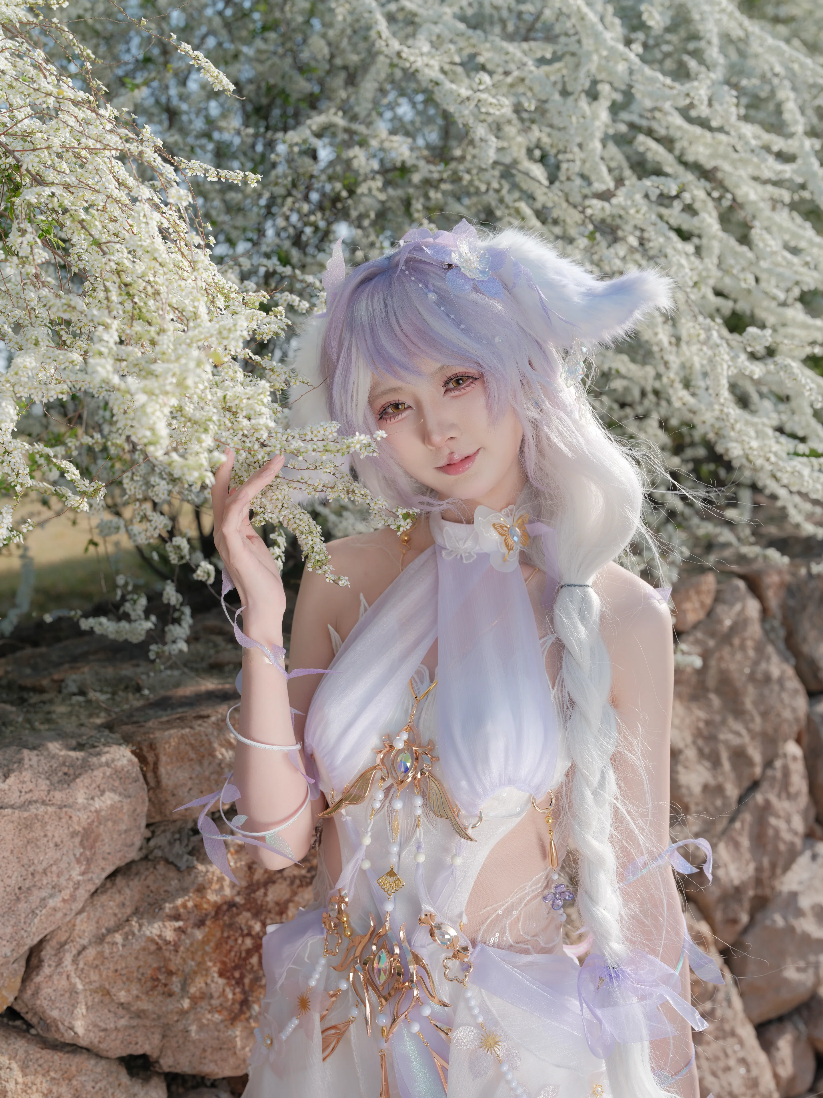 [Yu Linglong cosplay] The Fairy-like Grace in NARAKA: BLADEPOINT, Materialized in Spring Spiraea Thunbergii - Image 4