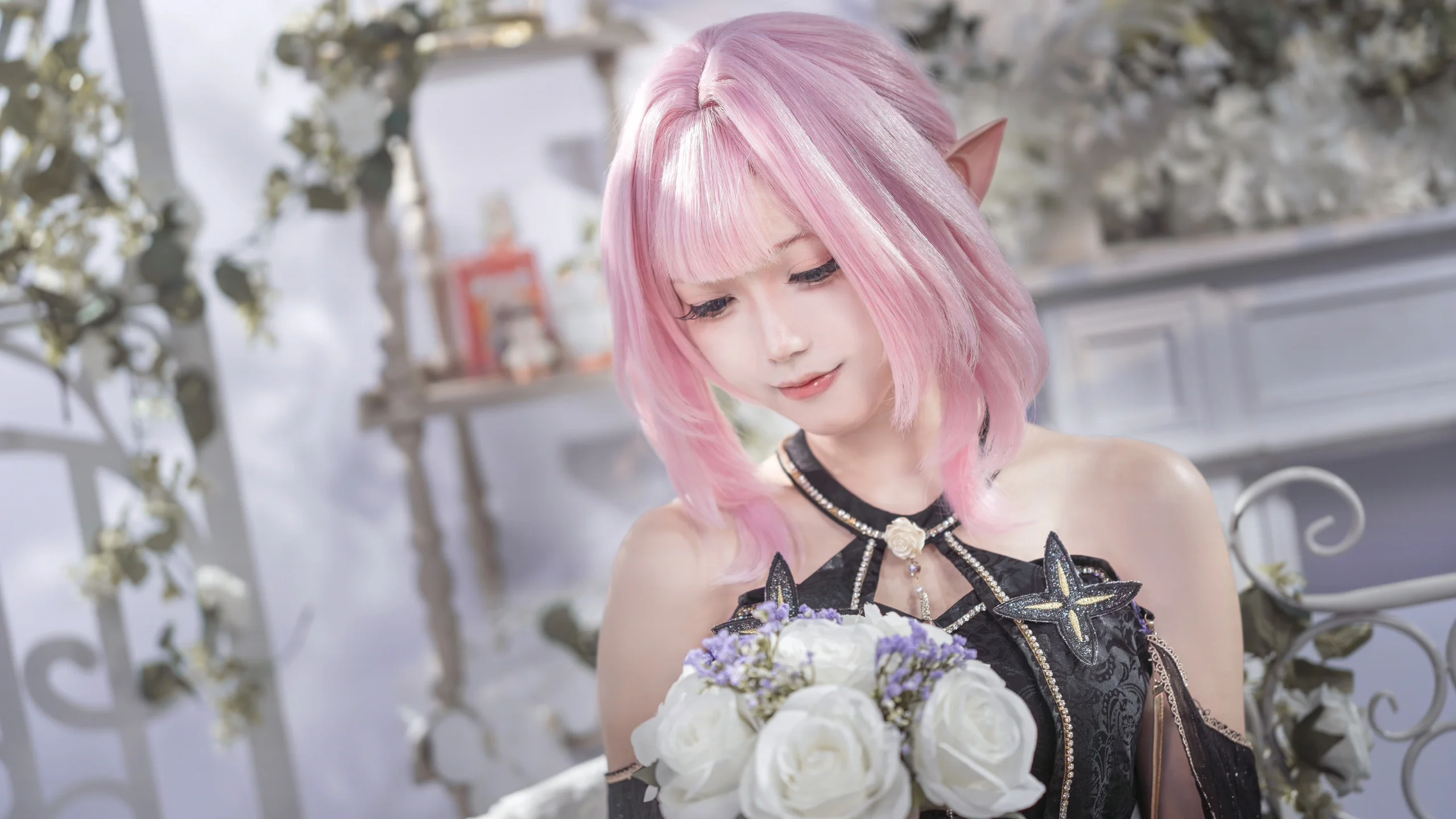 【エリシア コスプレ】蛍火虫アニフェスに舞い降りたピンクの妖精、この黒紫のドレスの質感が最高すぎる - 4 枚目