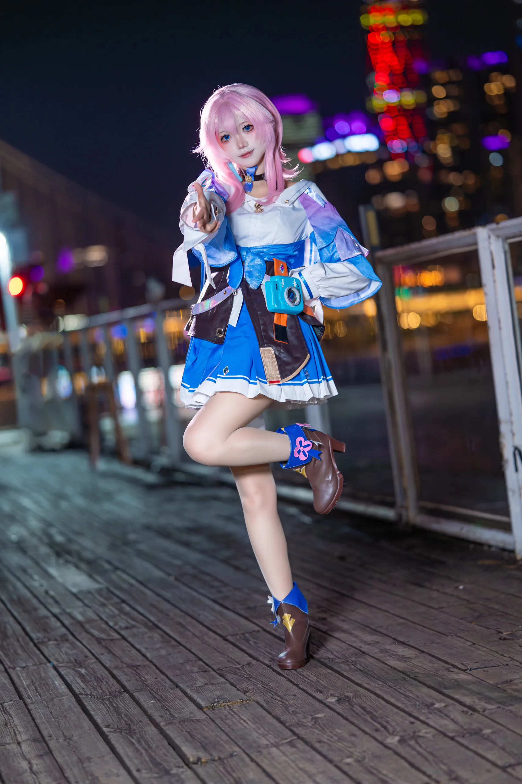 【三月なのか コスプレ】夜色とネオンに映える元気いっぱいな三月ちゃん - 11 枚目
