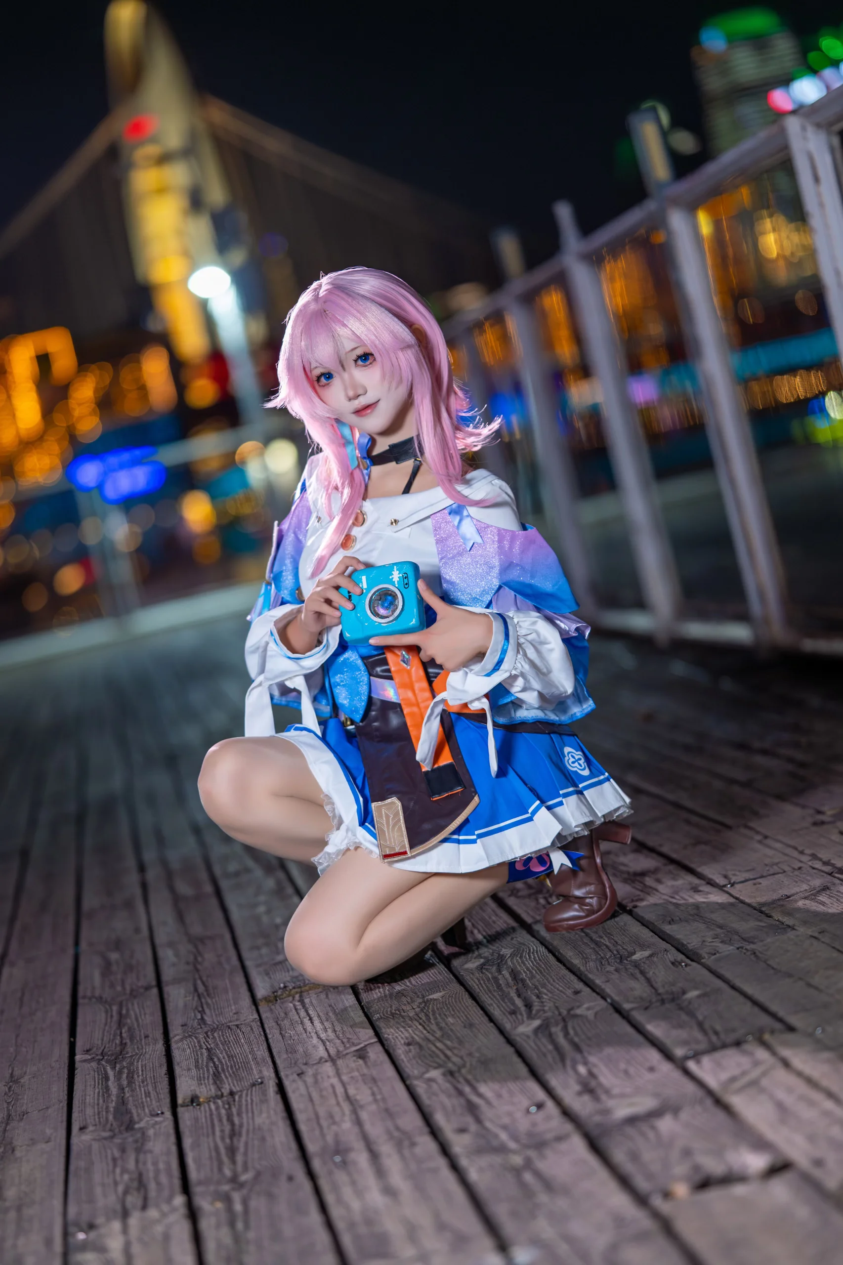 【三月なのか コスプレ】夜色とネオンに映える元気いっぱいな三月ちゃん - 13 枚目