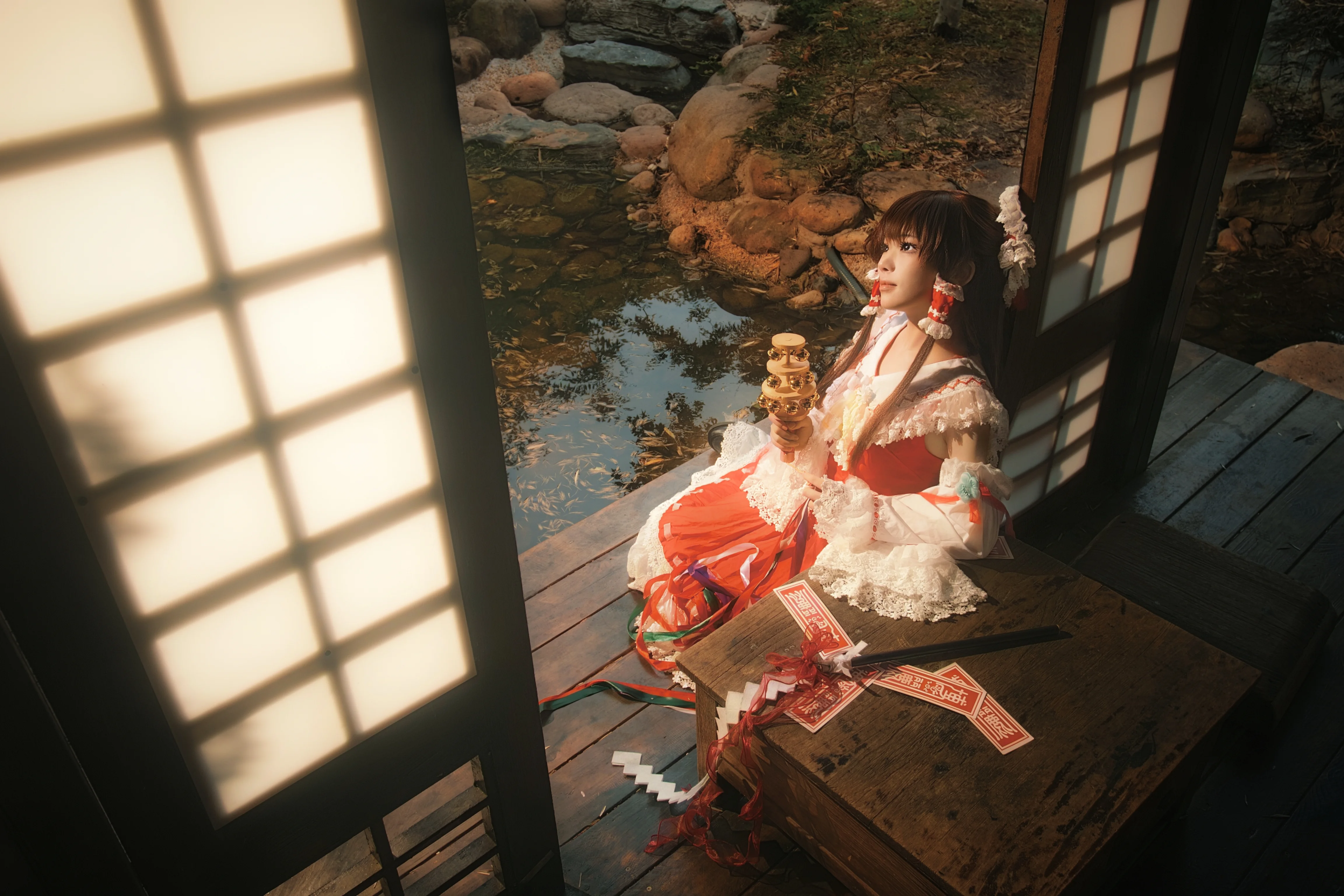 【博丽灵梦cos】在东方project的幻想世界里，想逃避日常的琐事 - 第 5 张