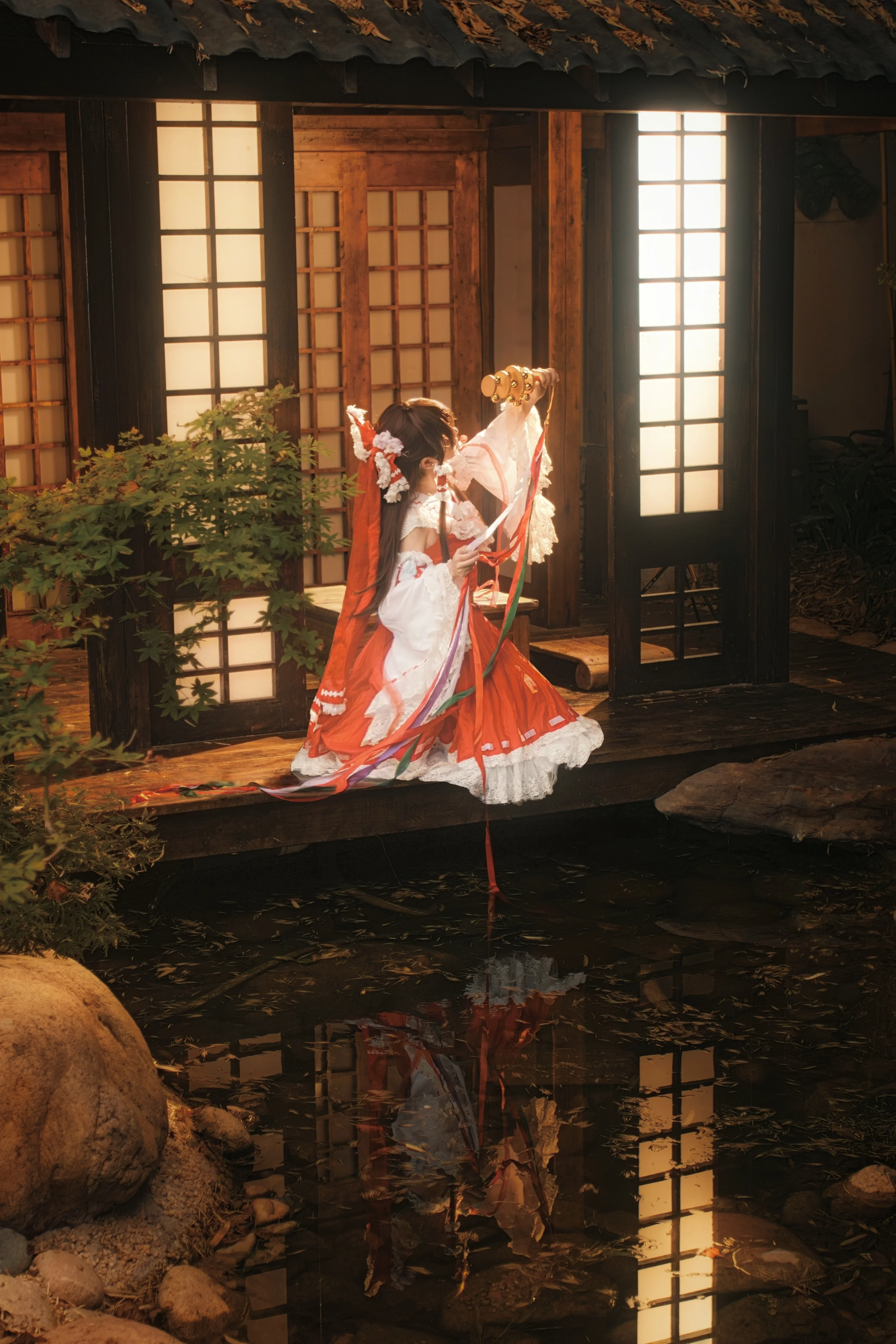 【博丽灵梦cos】在东方project的幻想世界里，想逃避日常的琐事 - 第 9 张