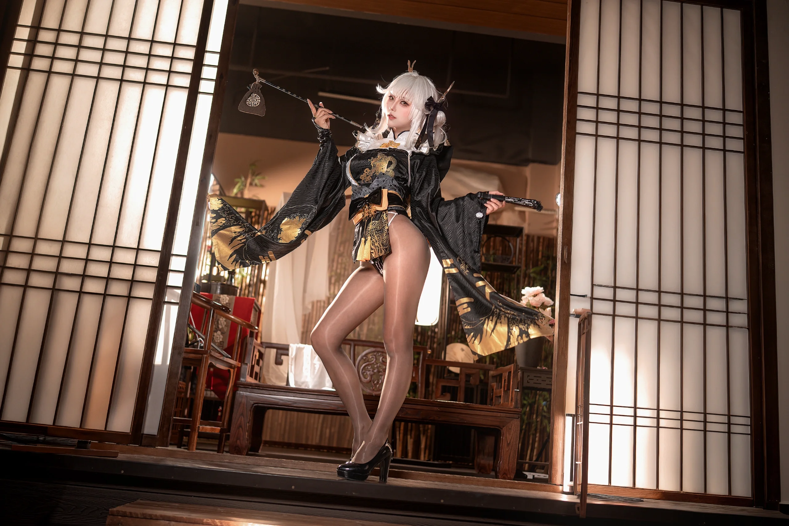 【白兔布蘭兒cos】黑金配色和風造型，光影中的長煙鬥
