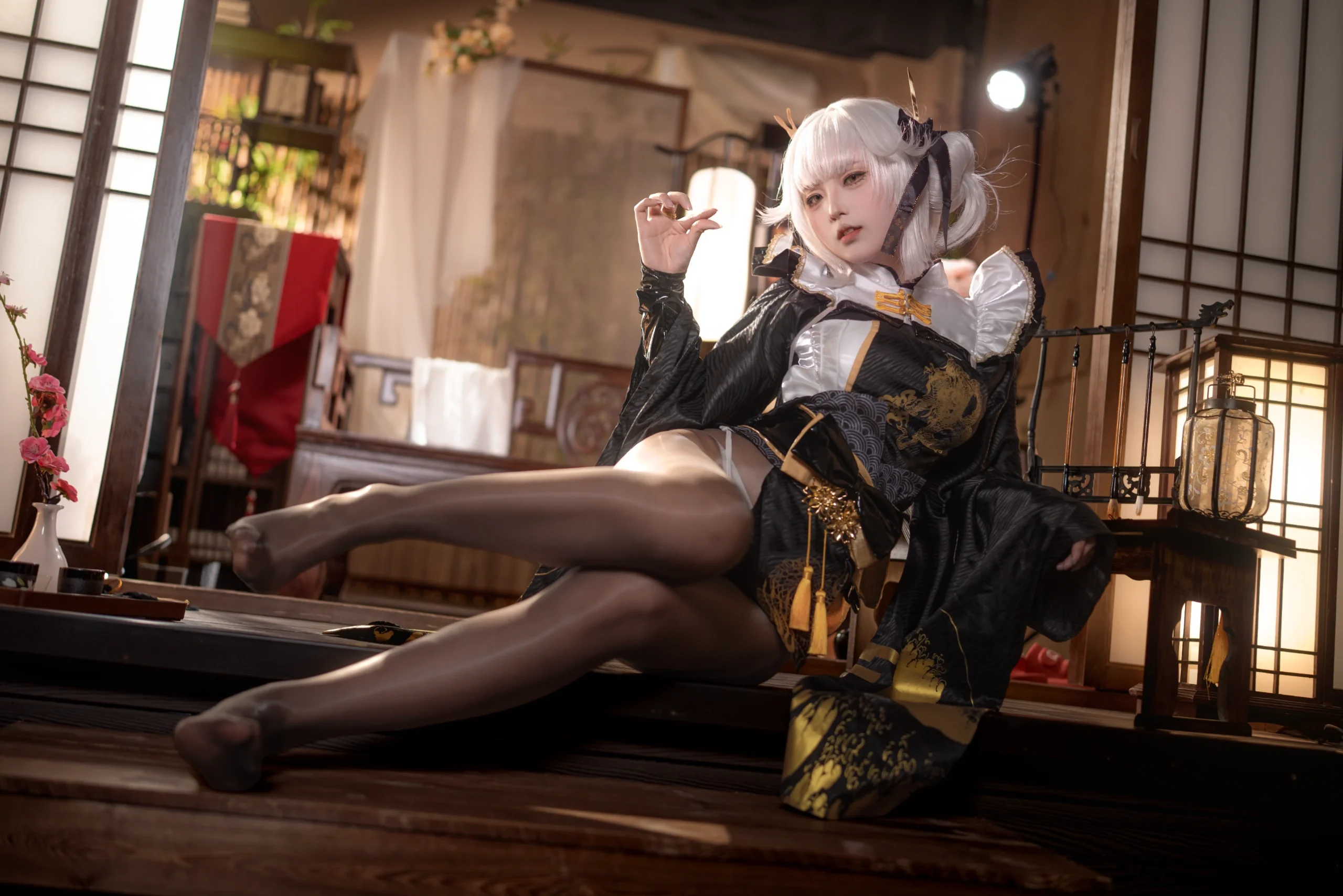 【白兔布蘭兒cos】黑金配色和風造型，光影中的長煙鬥 - 第 6 張