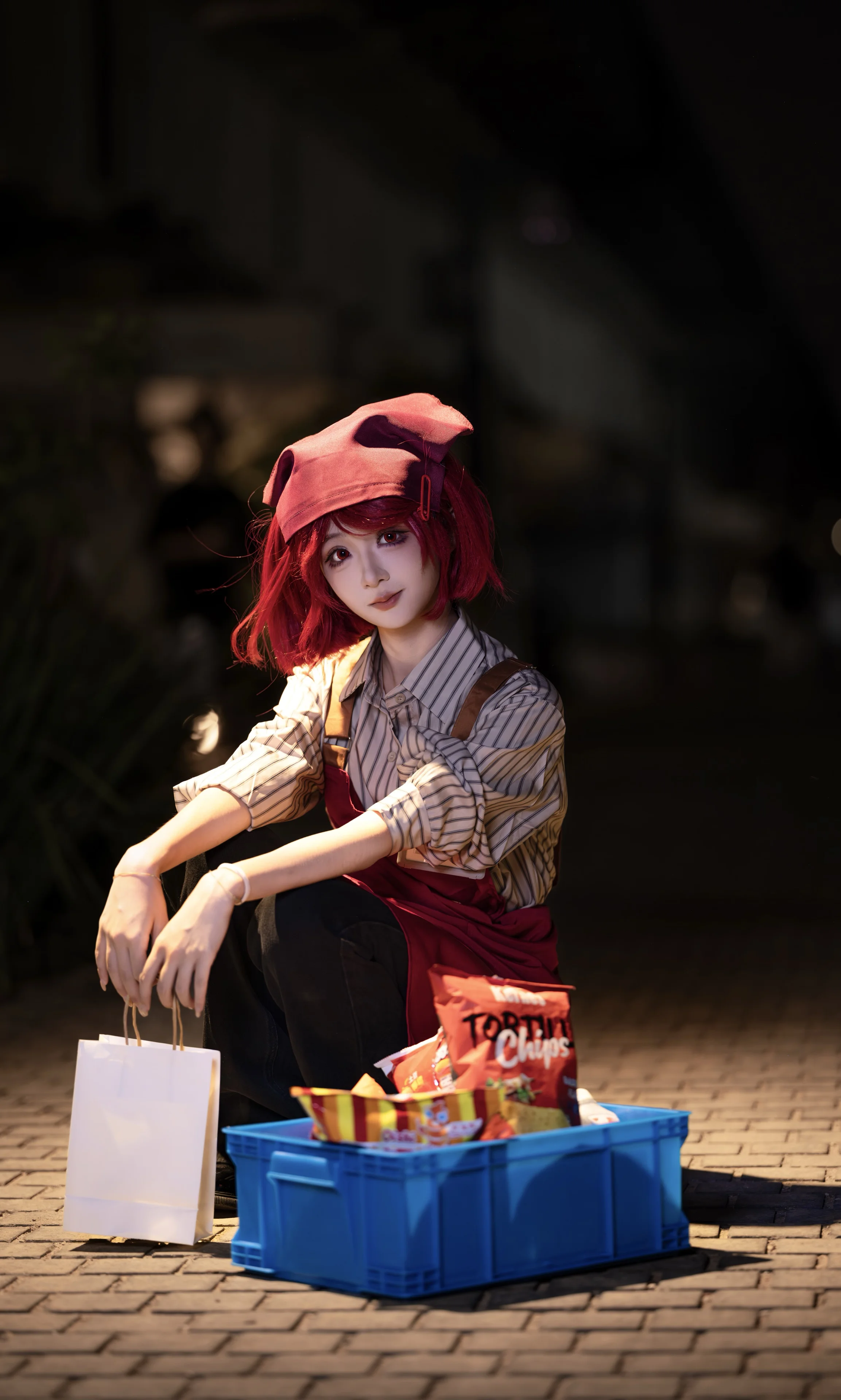 【山田コスプレ】スーパーの裏でヤニ吸うふたり、3つの色調で描き出す異なるエモーション - 1 枚目
