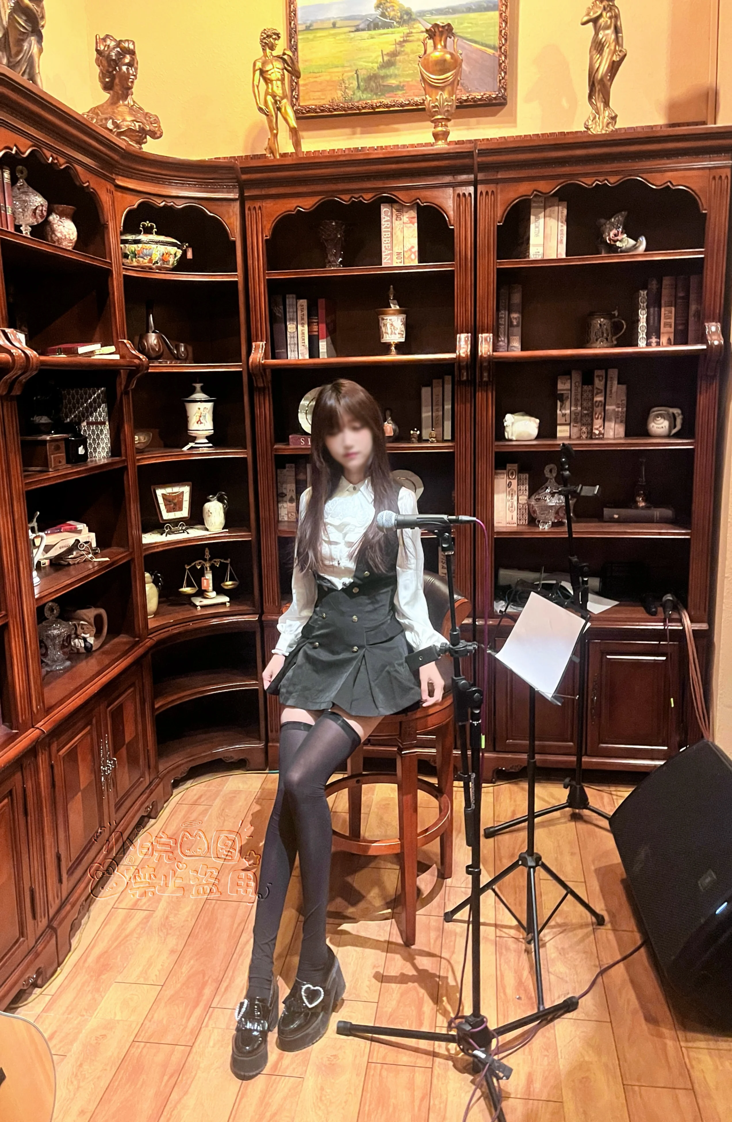 【白鬼院凛々蝶 コスプレ】私服に着替えて、レトロなカフェで自分らしく過ごす一日 - 2 枚目
