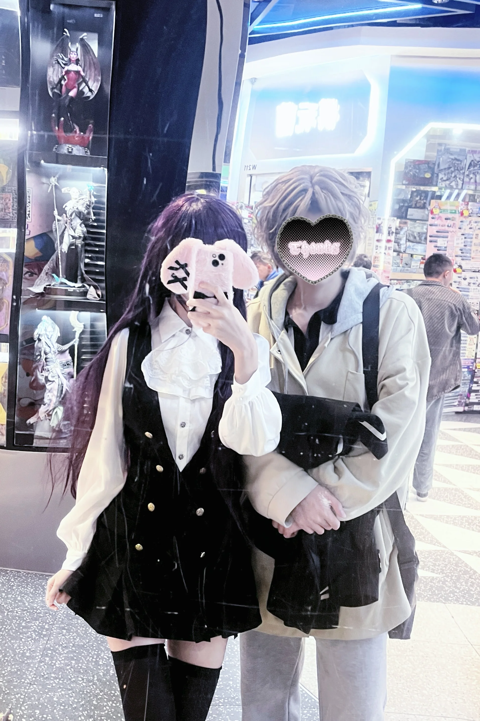 【白鬼院凛々蝶 コスプレ】私服に着替えて、レトロなカフェで自分らしく過ごす一日 - 3 枚目